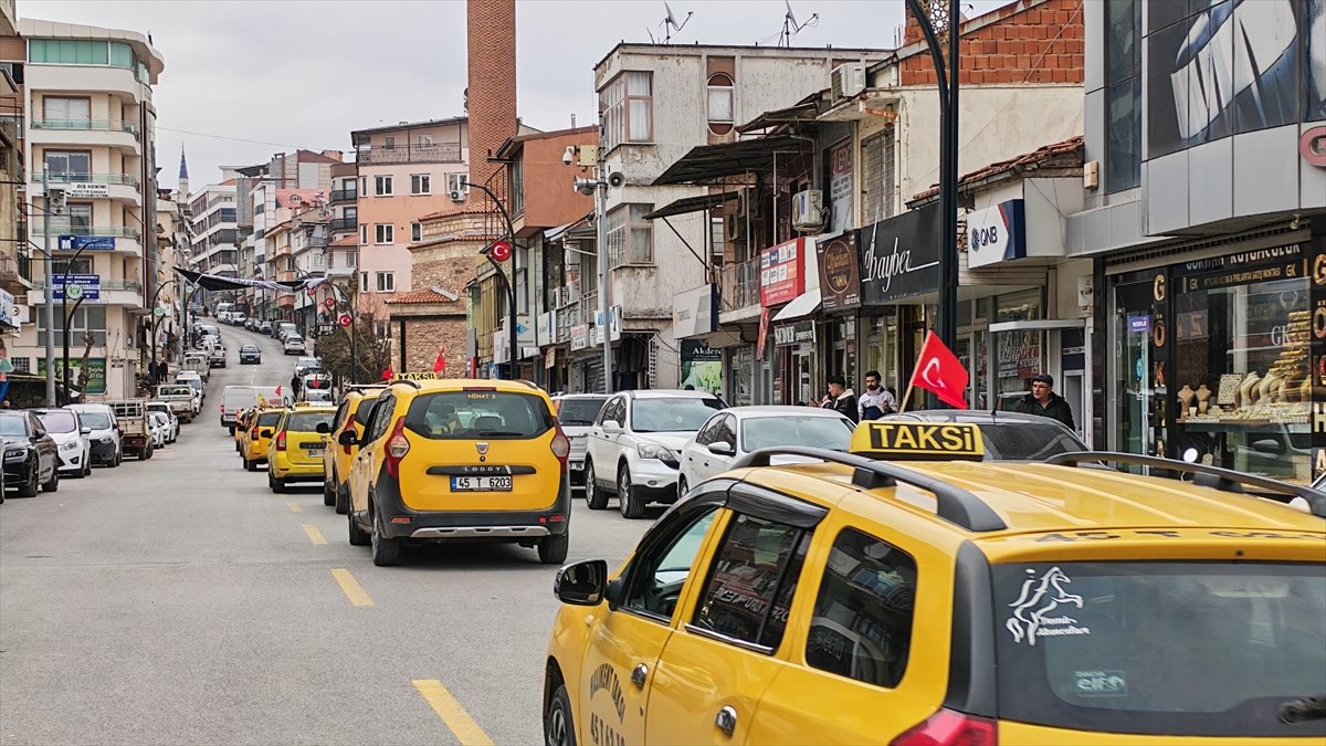 Taksicilerden Türk bayrağına saldırıya tepki!