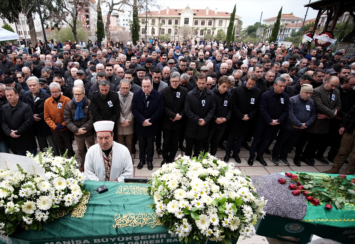 CHP Genel Başkanı Özel, Manisa'da cenaze törenine katıldı