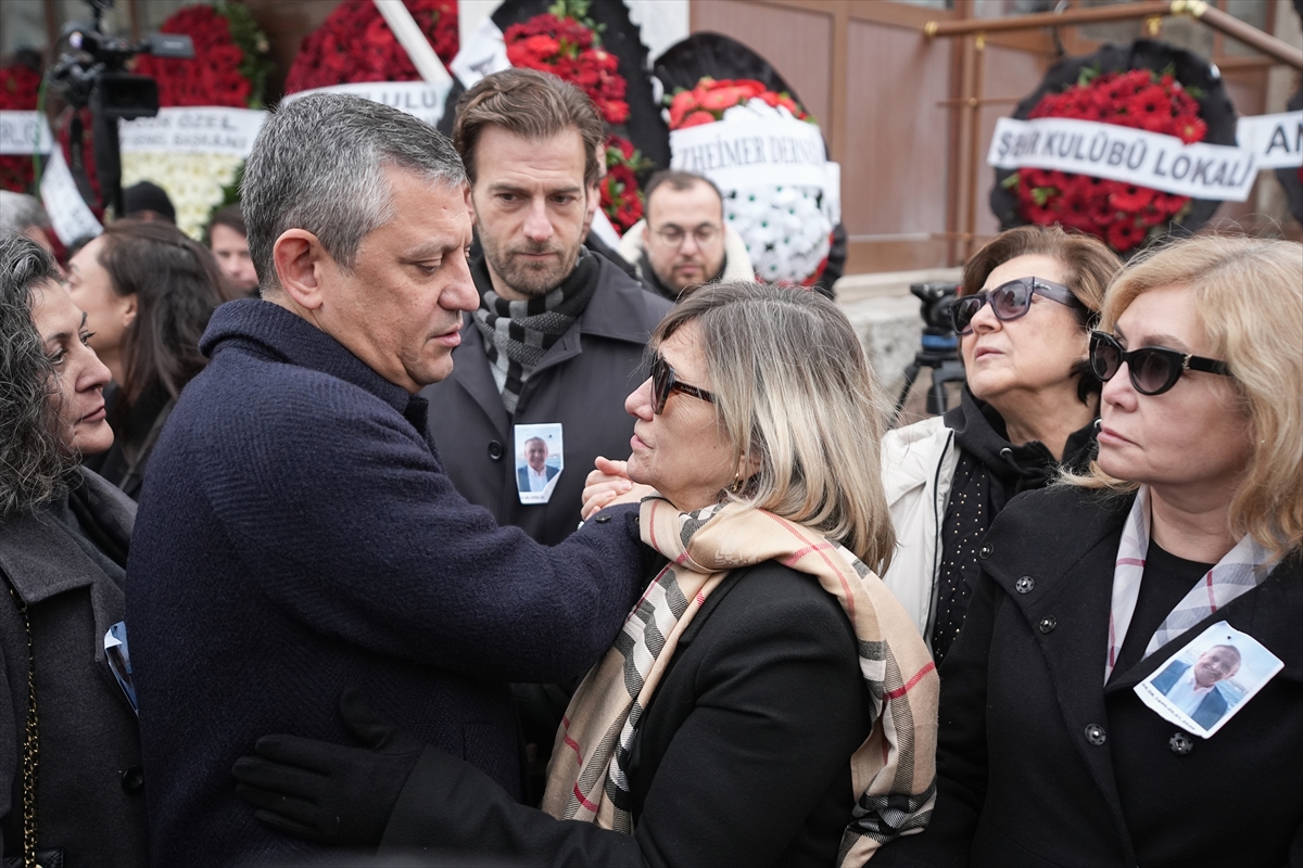 CHP Genel Başkanı Özel, Manisa'da cenaze törenine katıldı