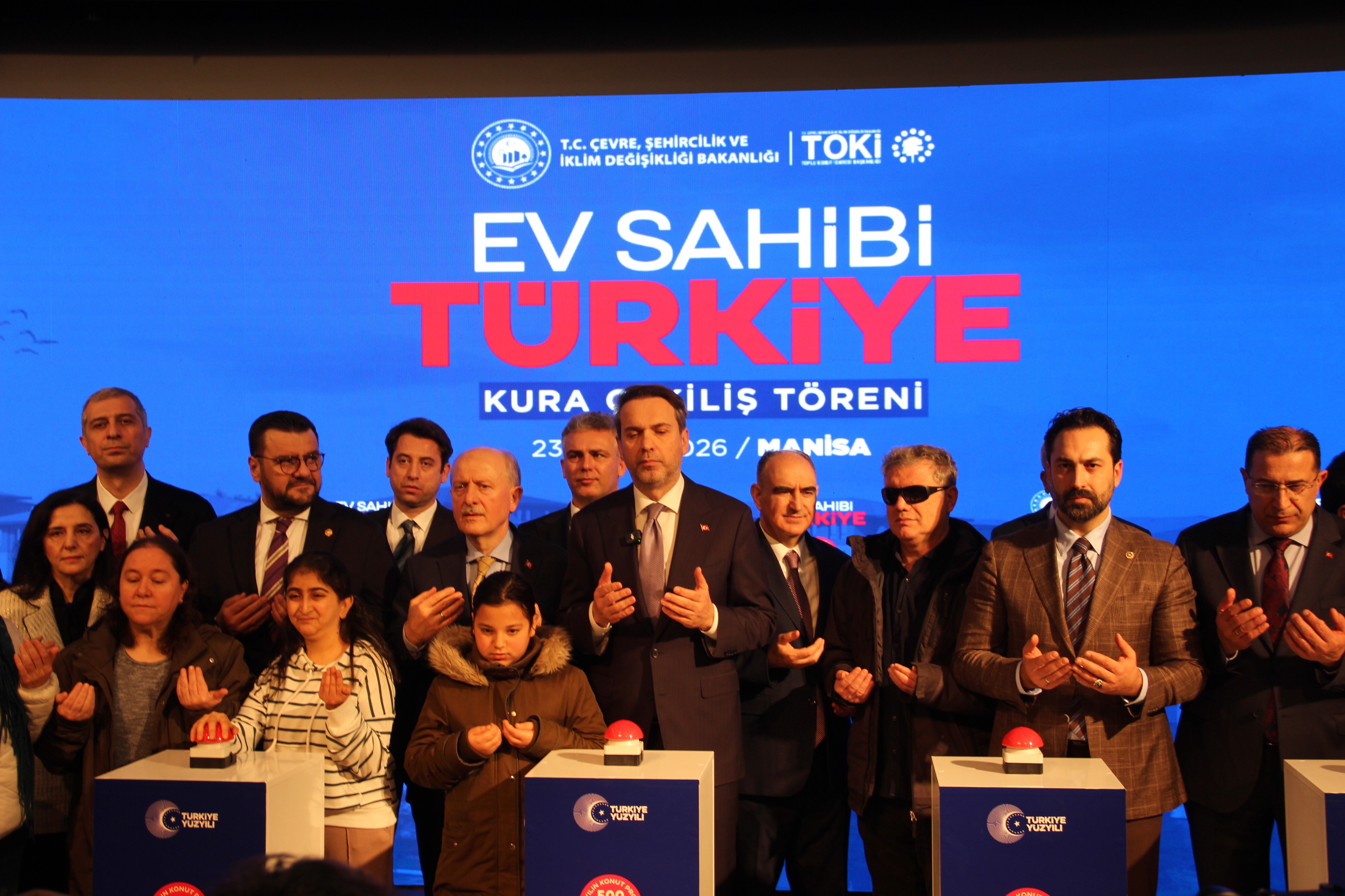 Bakan Bayraktar Manisa'da konuştu: "2028'de 17 milyon haneye kendi doğal gazımızı vereceğiz"