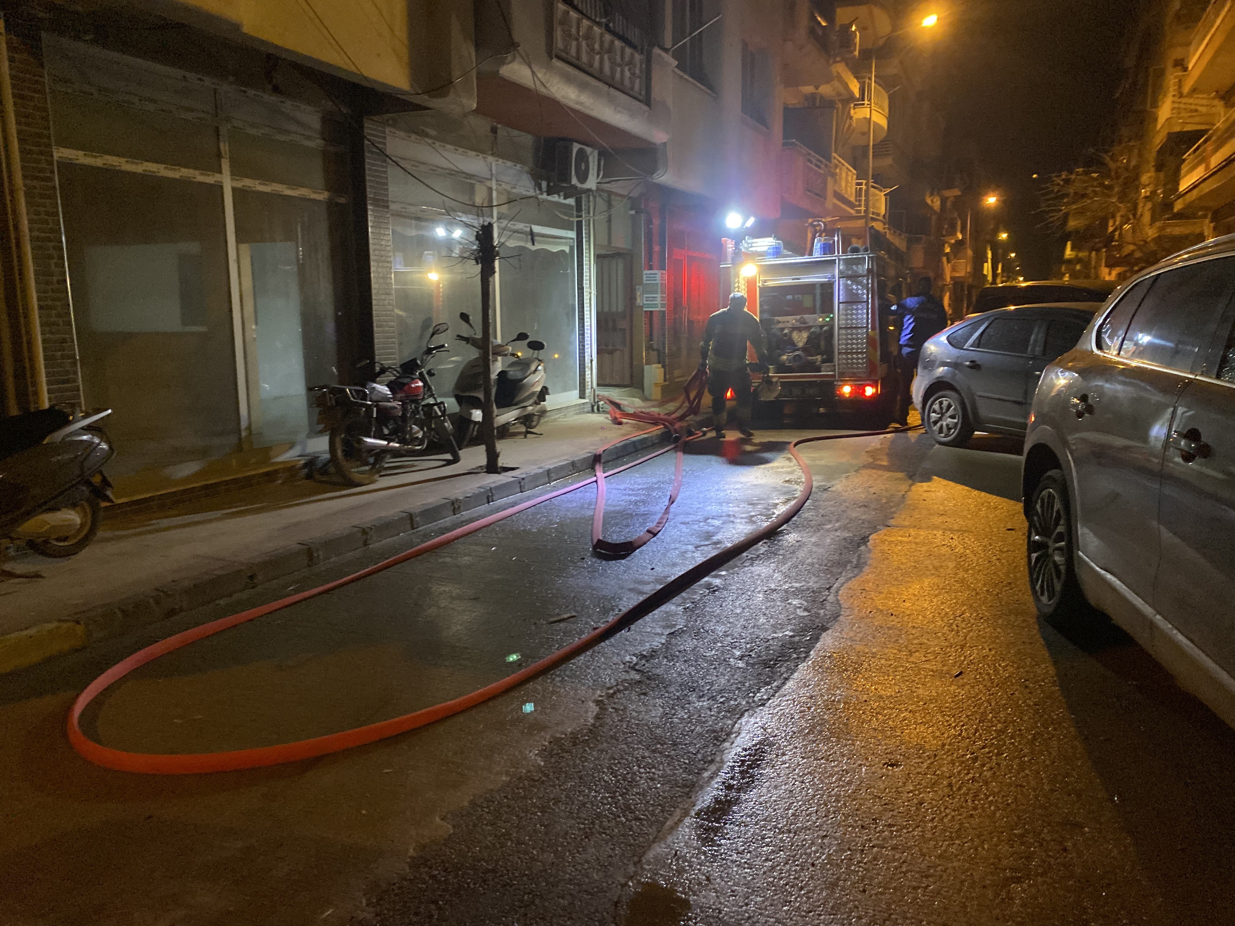 Manisa'da sabaha karşı çıkan ev yangını korkuttu!