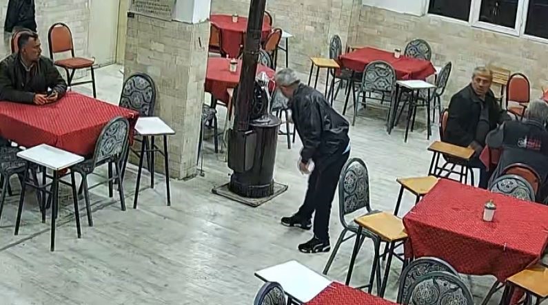 Güzel koksun diye kolonya döktüler: Ortalık savaş alanına döndü!