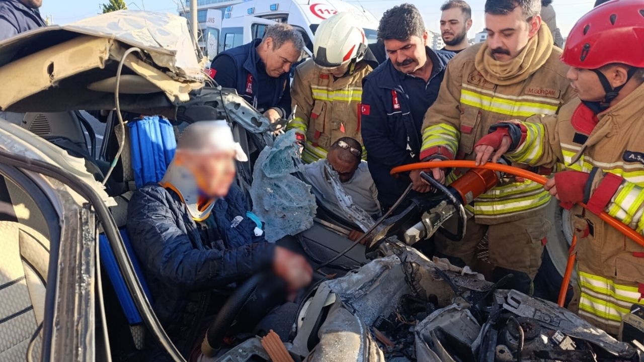 Turgutlu’da traktör ile otomobil çarpıştı: 1 ağır yaralı