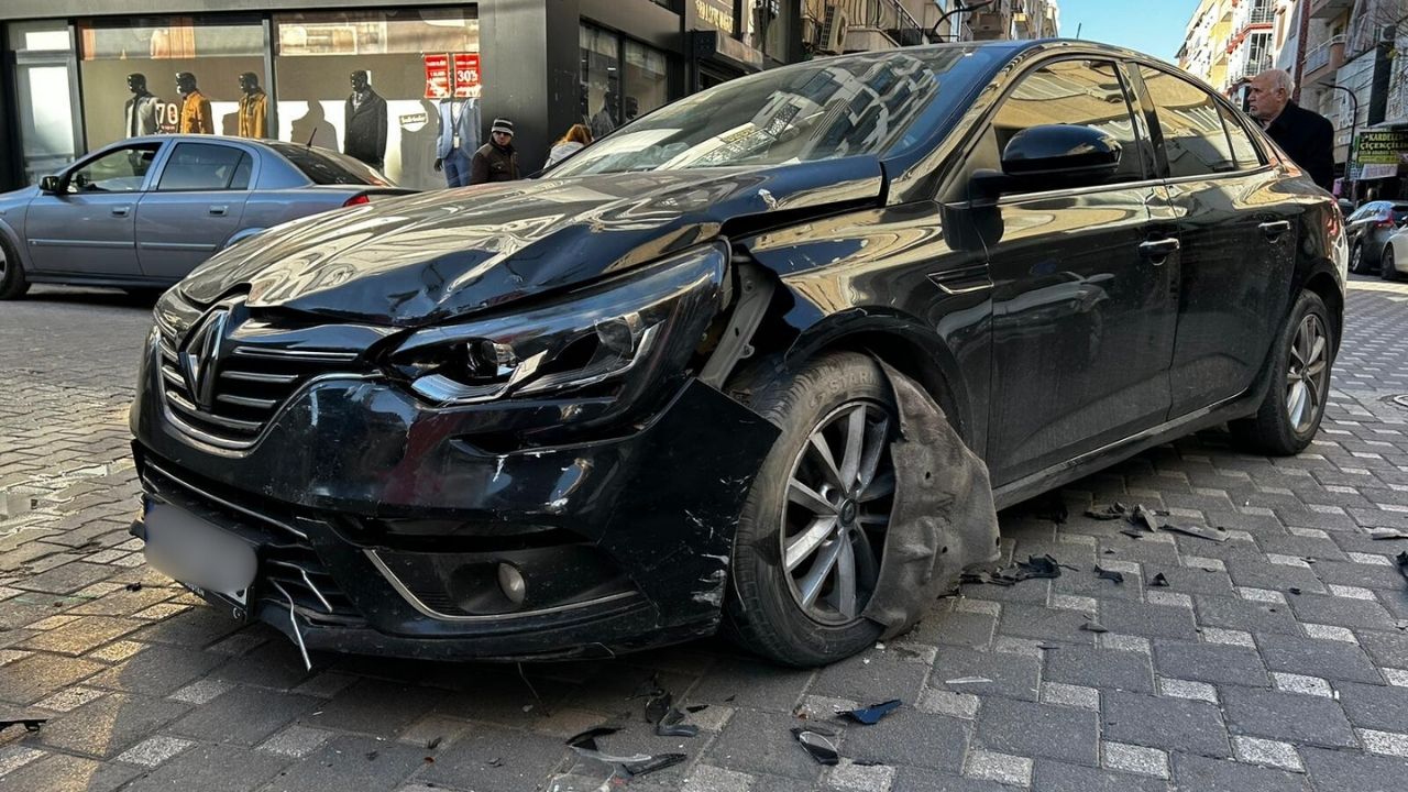 Turgutlu’da iki otomobil çarpıştı: 1 yaralı