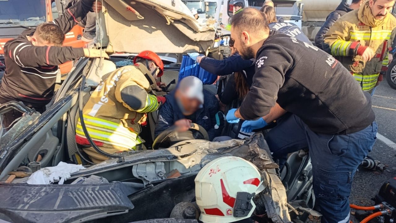Turgutlu’da traktör ile otomobil çarpıştı: 1 ağır yaralı