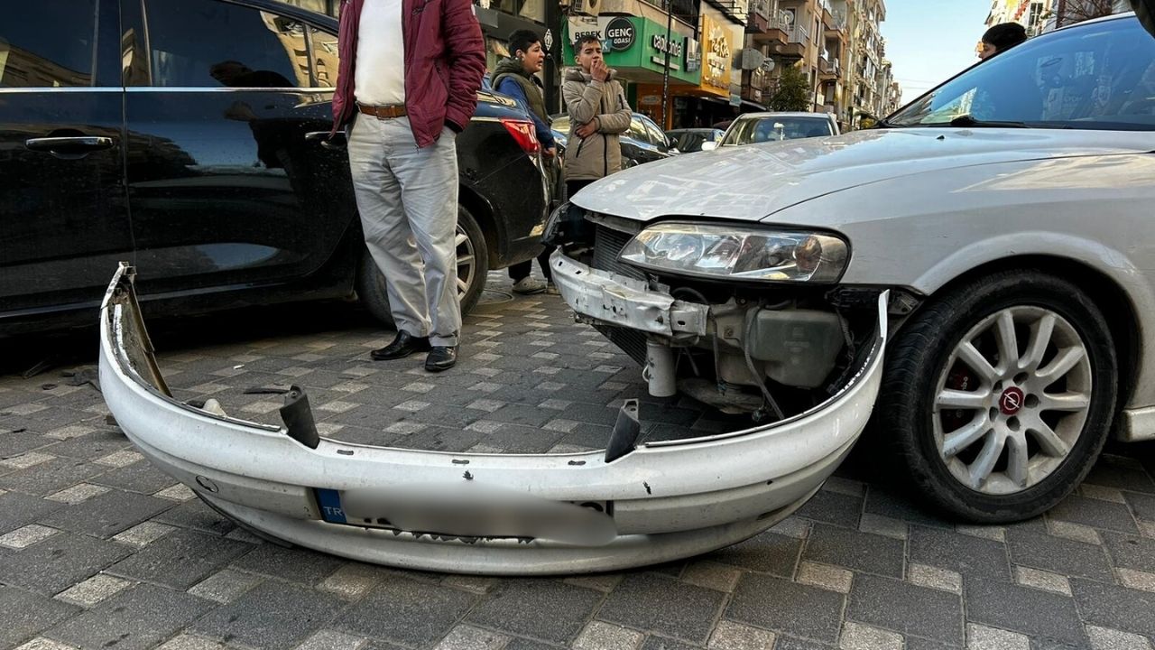 Turgutlu’da iki otomobil çarpıştı: 1 yaralı