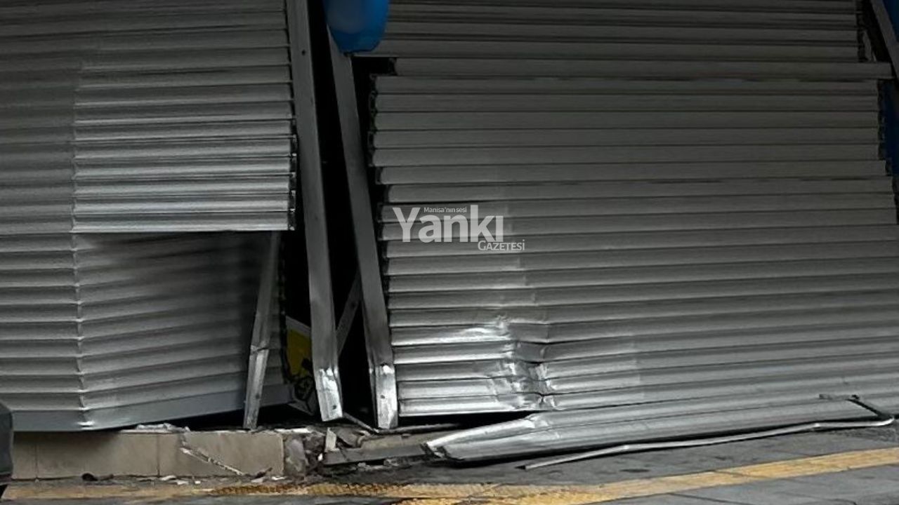 Turgutlu’da Kontrolden Çıkan Otomobil İş Yerine Girdi!