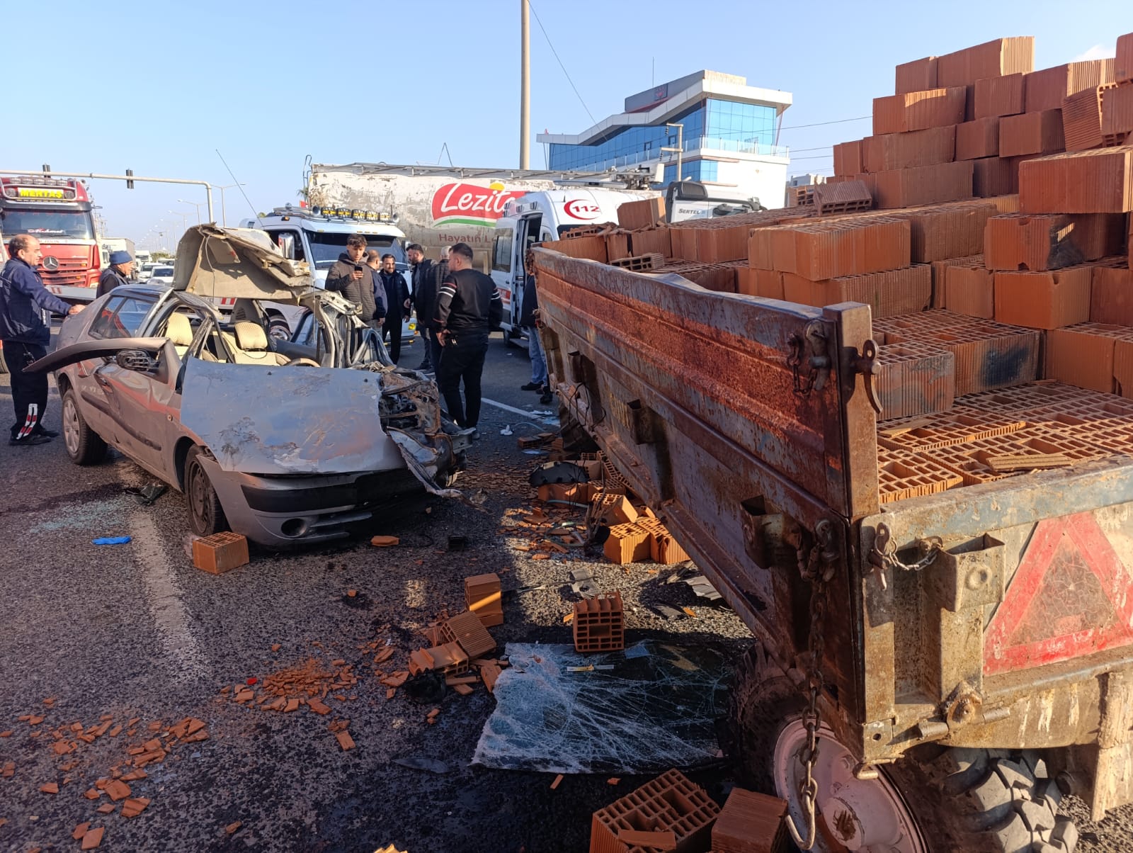 Turgutlu’da traktör ile otomobil çarpıştı: 1 ağır yaralı