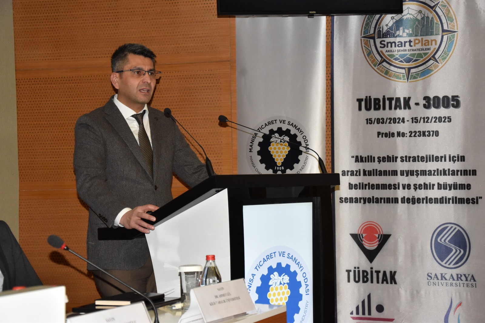 Manisa’da TÜBİTAK 3005 kapsamında ‘Akıllı Şehir’ çalıştayı düzenlendi