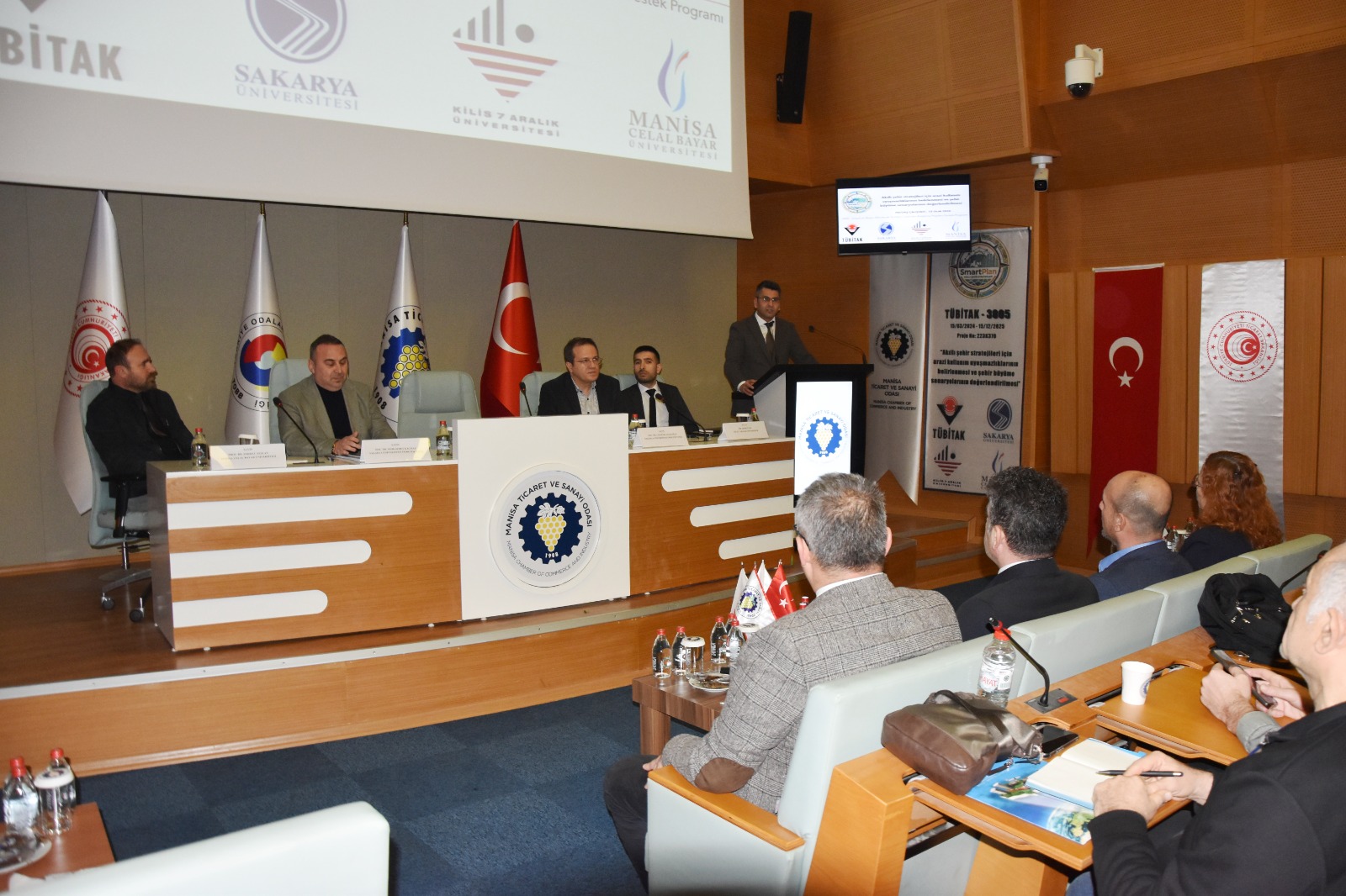 Manisa’da TÜBİTAK 3005 kapsamında ‘Akıllı Şehir’ çalıştayı düzenlendi