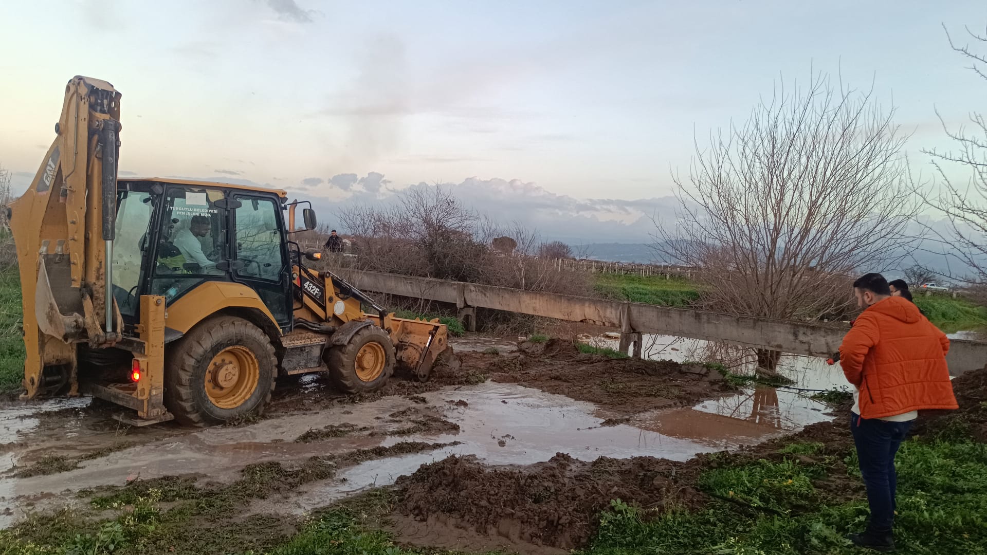 Başkan Çetin Akın’dan Yağış Sonrası Sahada Yoğun Mesai