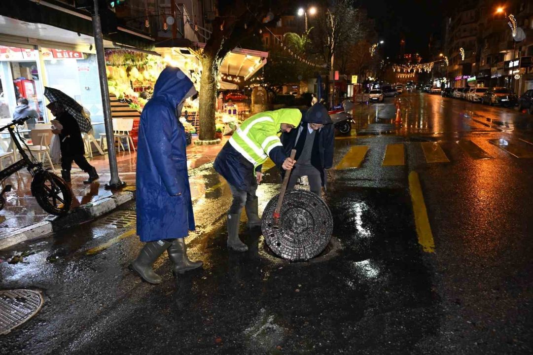Manisa’da Yoğun Yağışlara Karşı 1000 Personelle Müdahale