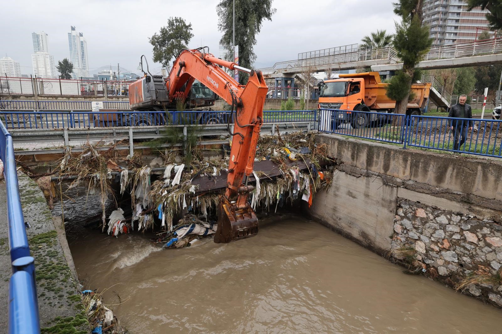 İzmir’de yağış rekoru: 88 yılın ortalaması aşıldı