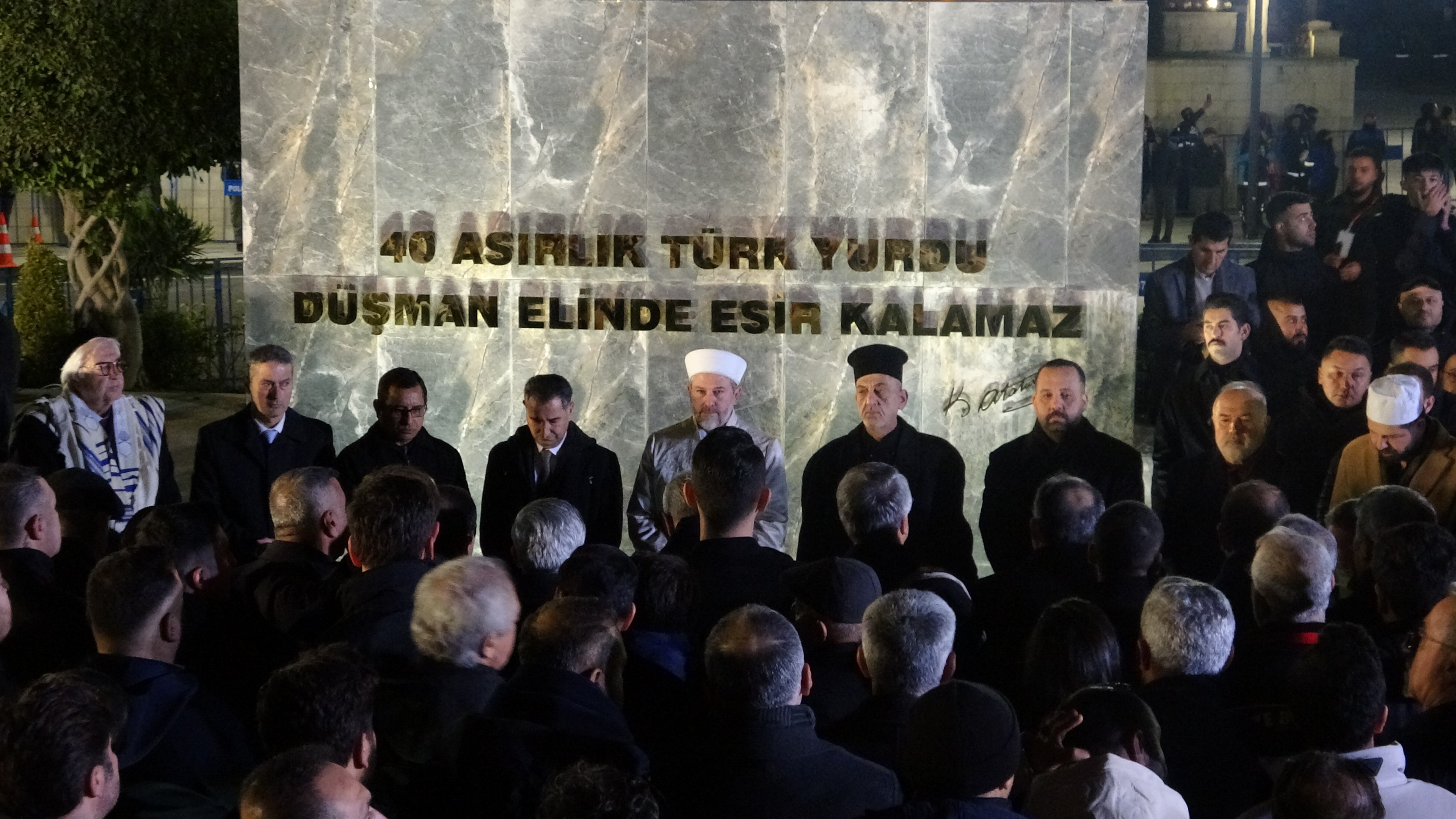 Asrın felaketinin 3. yılında Hatay’da binlerce kişi sessiz yürüyüşle deprem şehitlerini andı