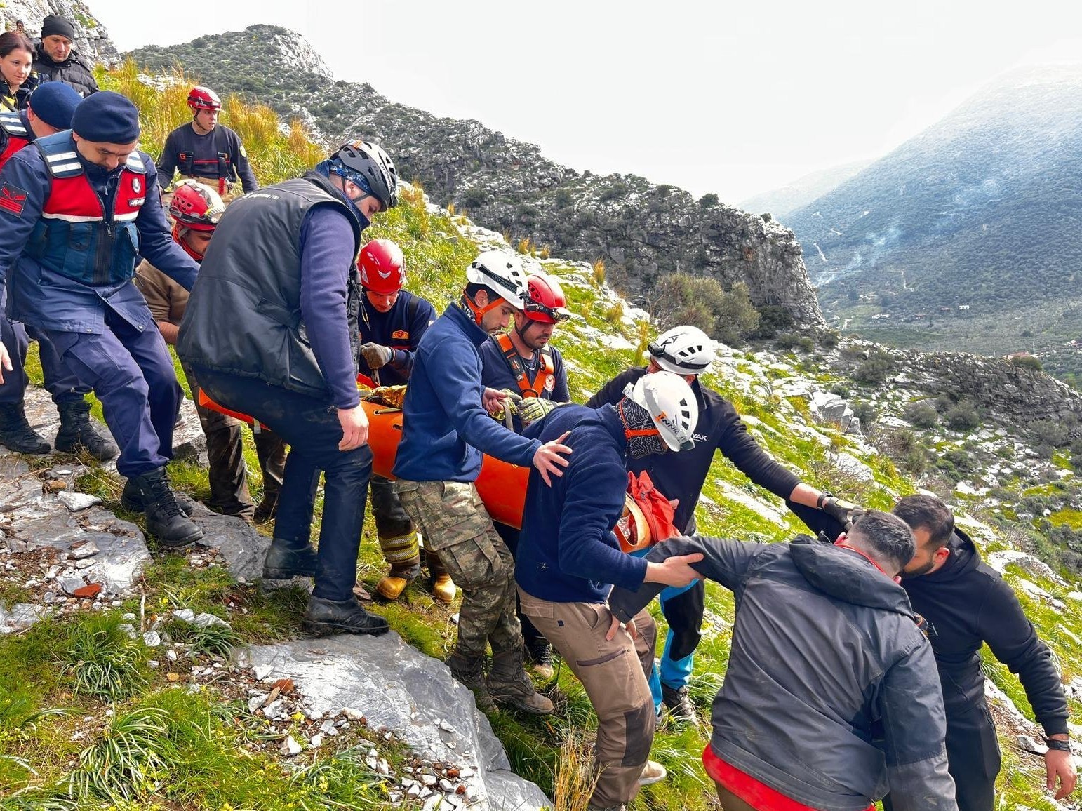 Sütini Mağarası’nda Korku Dolu Anlar: 5 Metre Düştü, 9 Saatte Kurtarıldı
