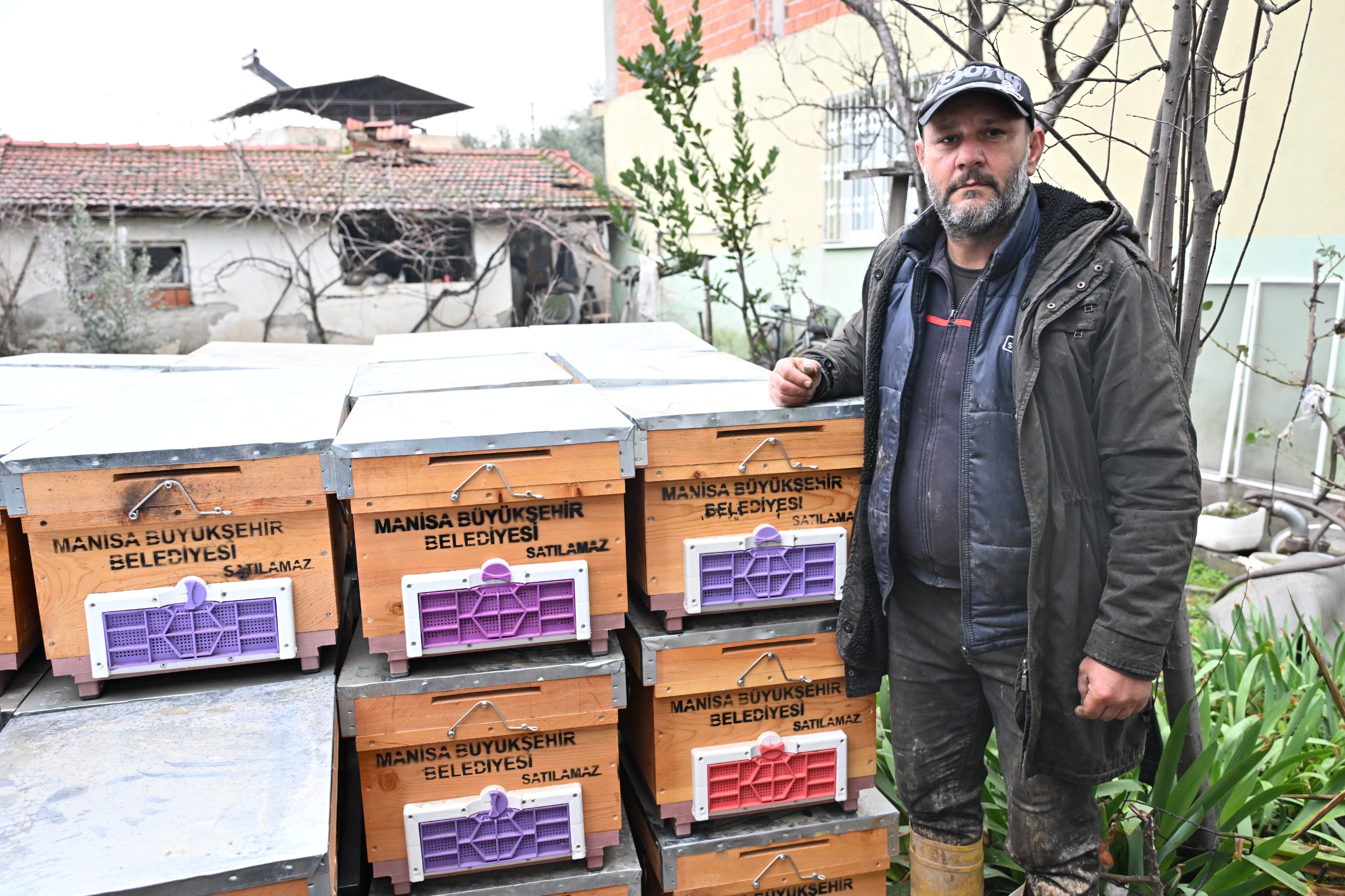 Sel Mağduru Arıcıya Büyükşehir’den 40 Kovan Desteği