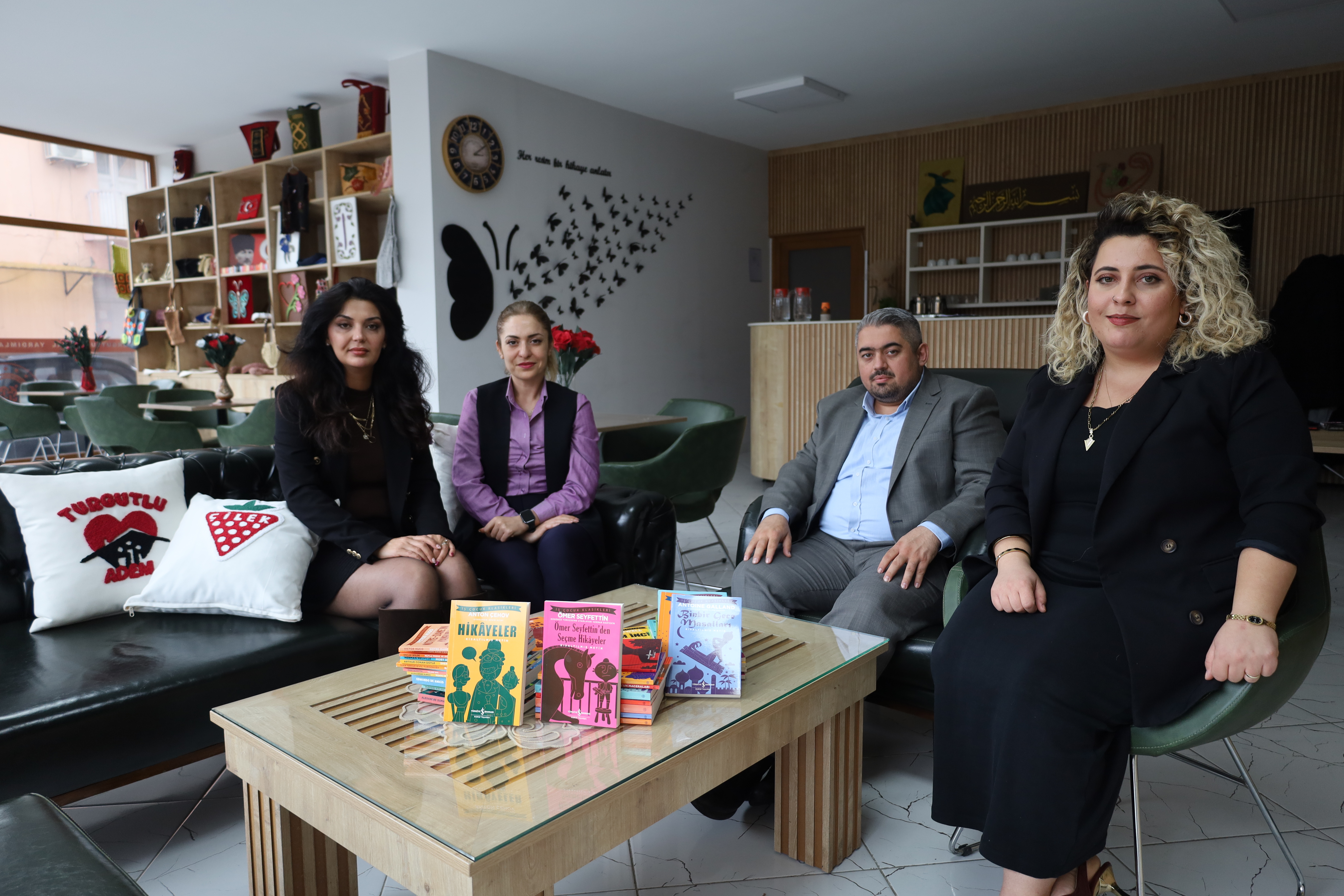 Turgutlulu iş insanından ADEM kursiyerlerine kitap desteği