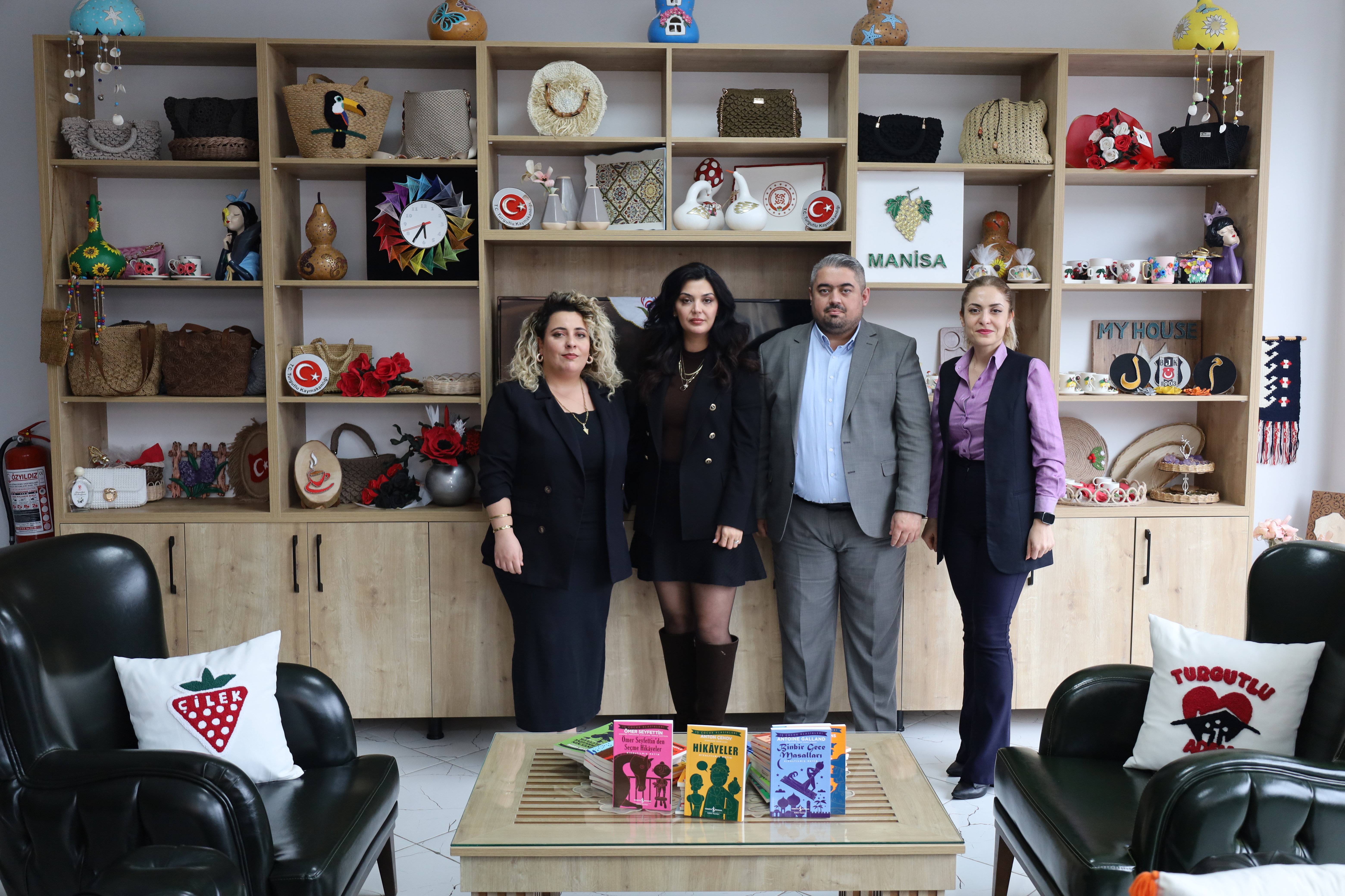 Turgutlulu iş insanından ADEM kursiyerlerine kitap desteği