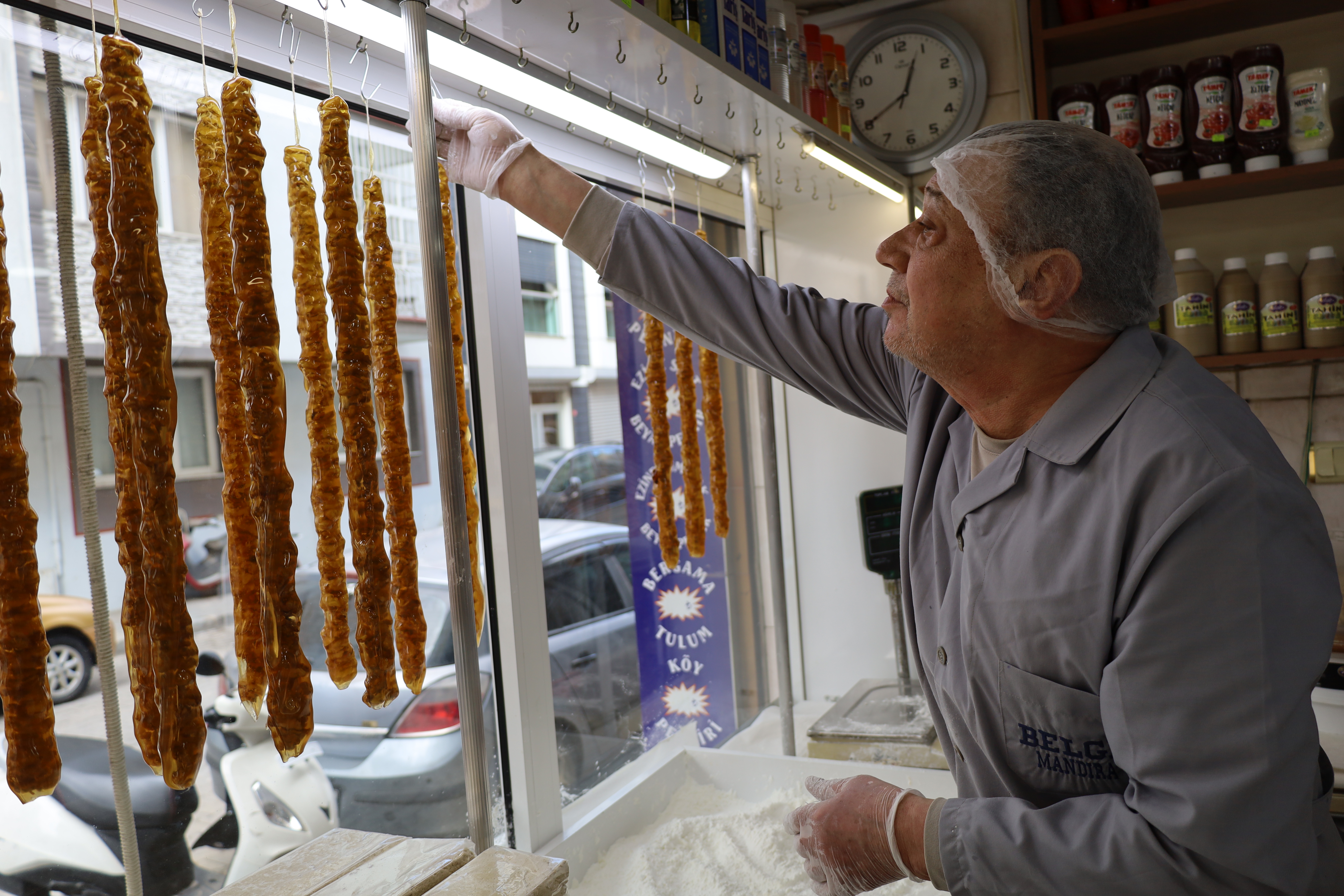 Turgutlu’ya özgü lezzet: “Altın Sarısı” Ramazan Sucuğu
