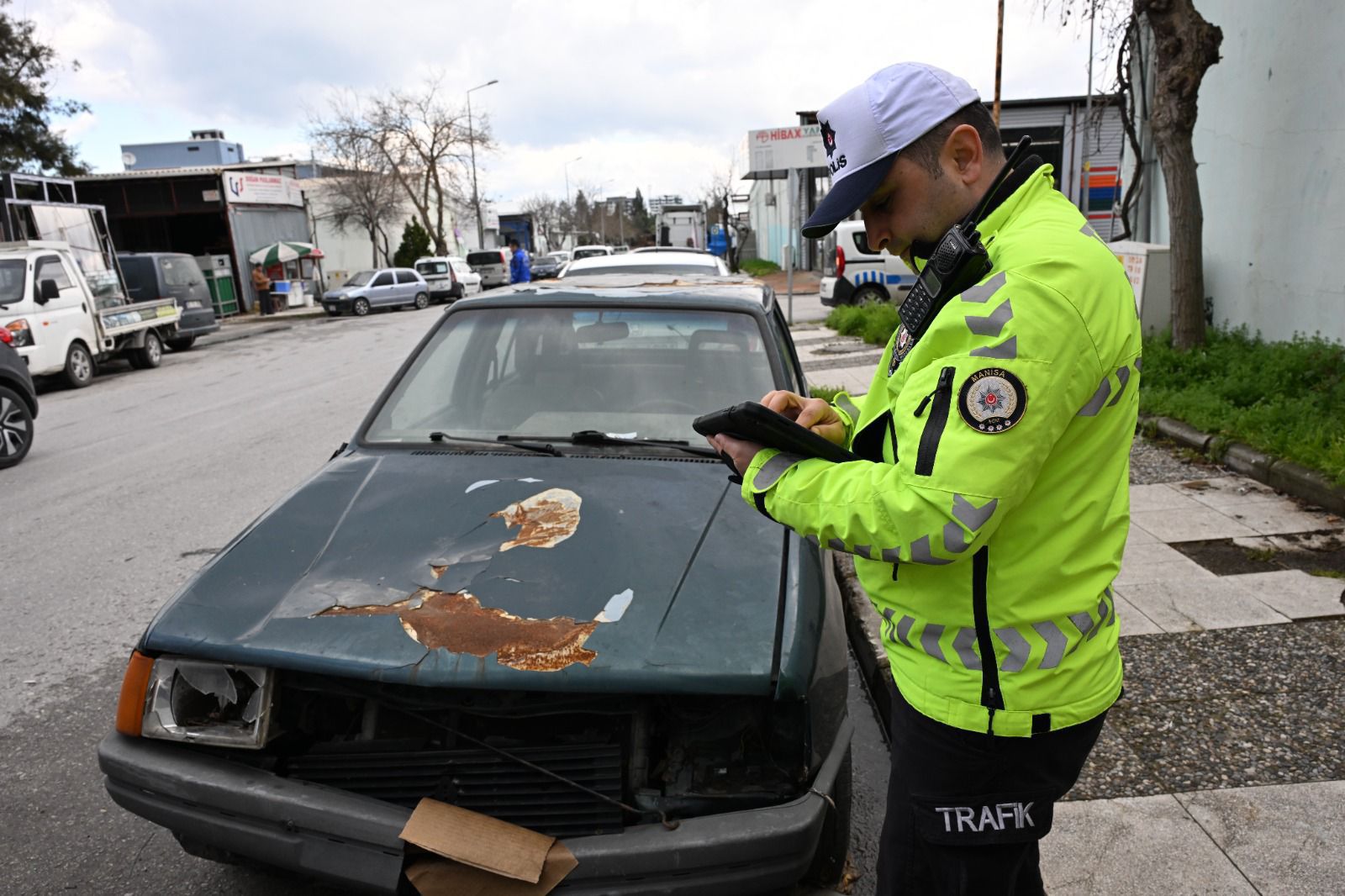 Manisa'da Sahipsiz ve Hurda Araçlar Kaldırılıyor