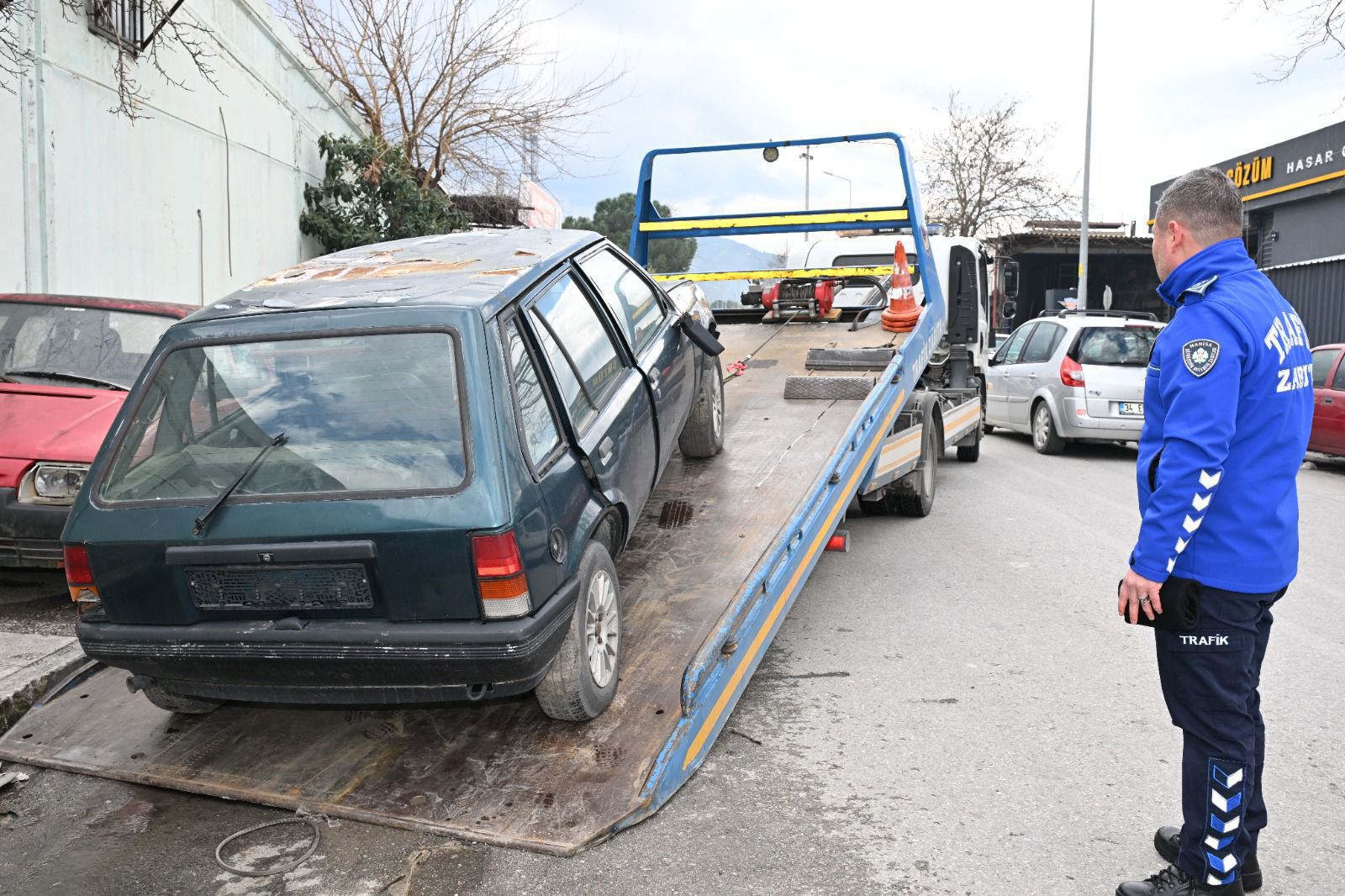 Manisa'da Sahipsiz ve Hurda Araçlar Kaldırılıyor