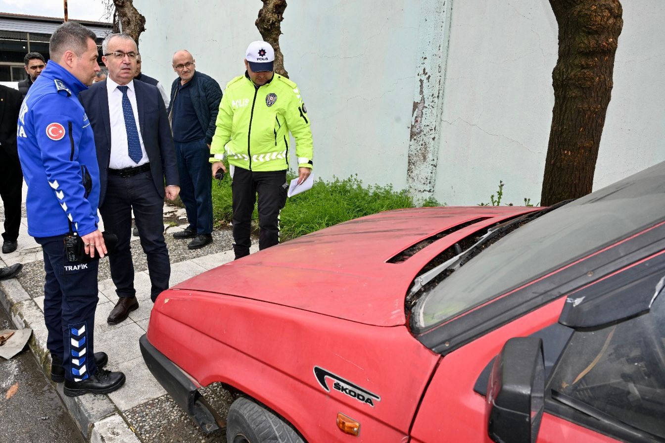 Manisa'da Sahipsiz ve Hurda Araçlar Kaldırılıyor