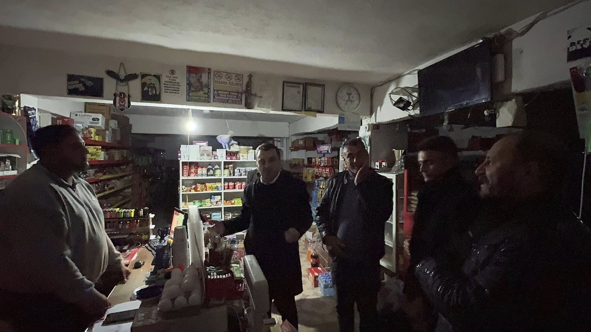 Elektrik kesintileri hayatı durma noktasına getirdi: Vatandaş CHP'Lİ Başevirgen'e dert yandı