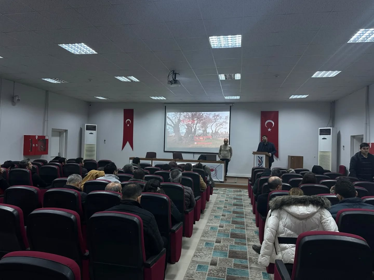 Manisa’da teknik personele zeytin budama eğitimi