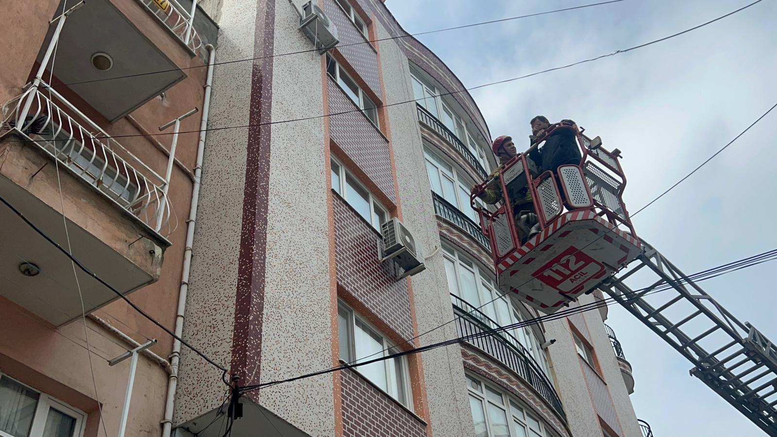 Turgutlu'da evinde düşen felçli kadının imdadına itfaiye yetişti