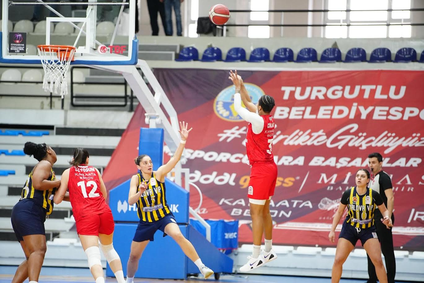 Turgutlu Kadın Basketboldan başarı: Yalova'yı mağlup etti!