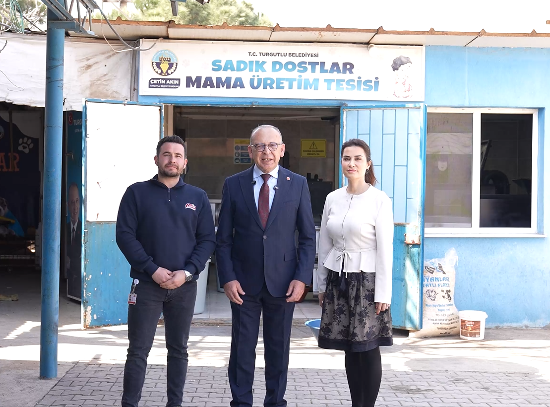 Turgutlu’da Atık Gıdalar Sahipsiz Canlara Mama Oluyor