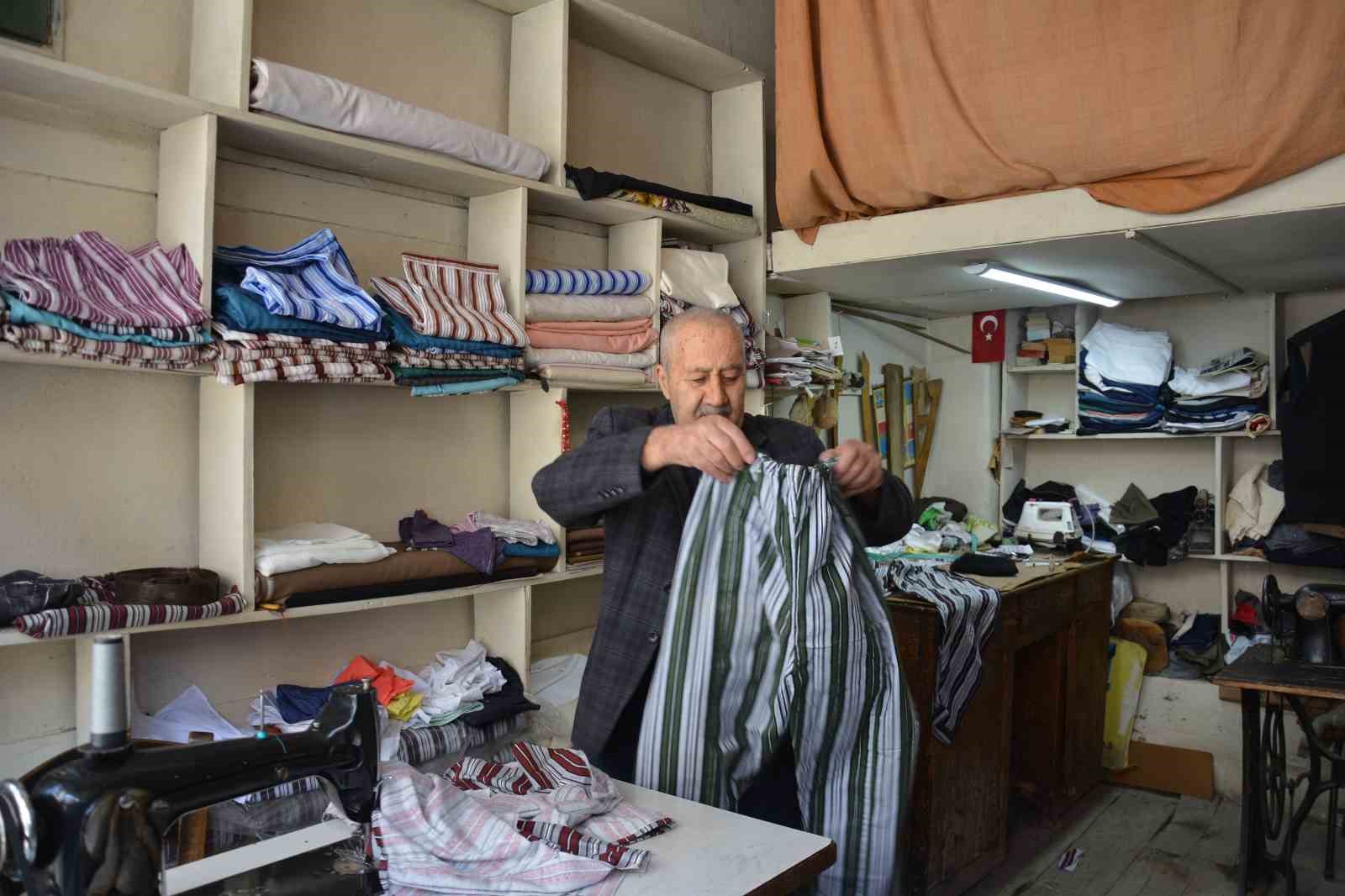 Baba Mesleğini Yaşatıyor: 77 Yaşındaki Terziden Nostalji Dokunuşu