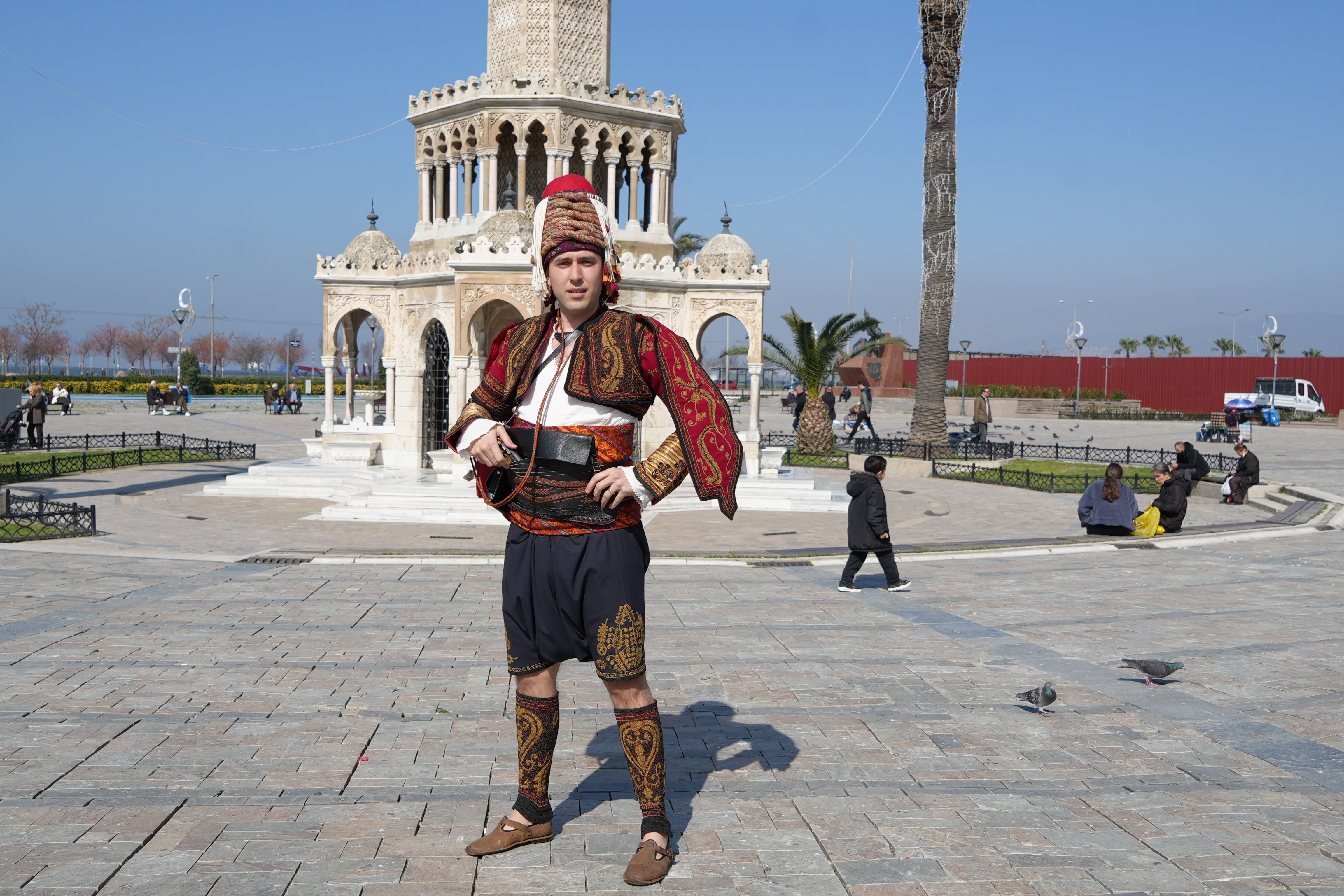 Dünya meydanlarında bir 'Efe': Ege'nin zeybeğini Avrupa'ya taşıdı