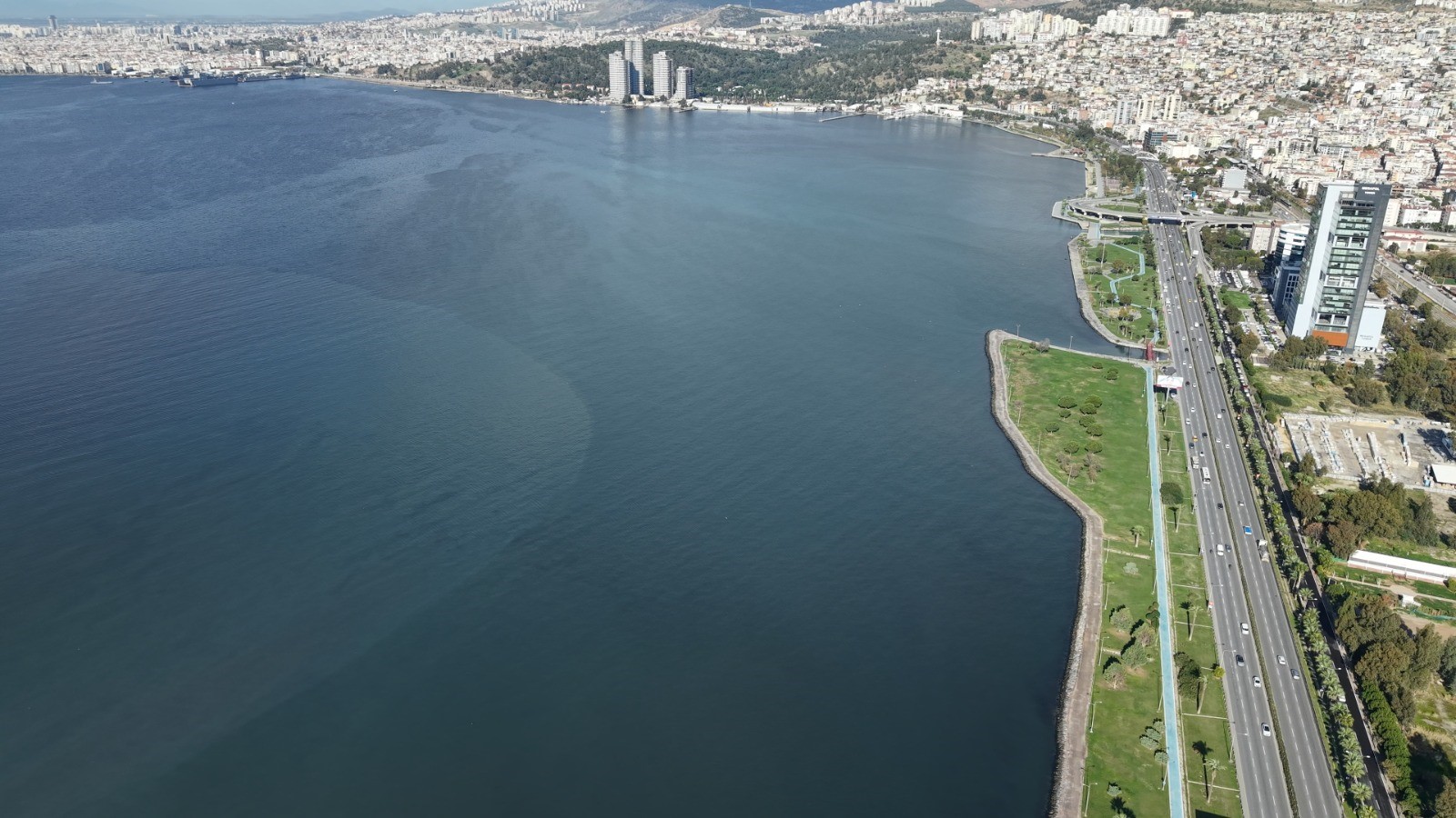 İzmir Körfezi'nden 1 milyon ton çamur çıkarıldı