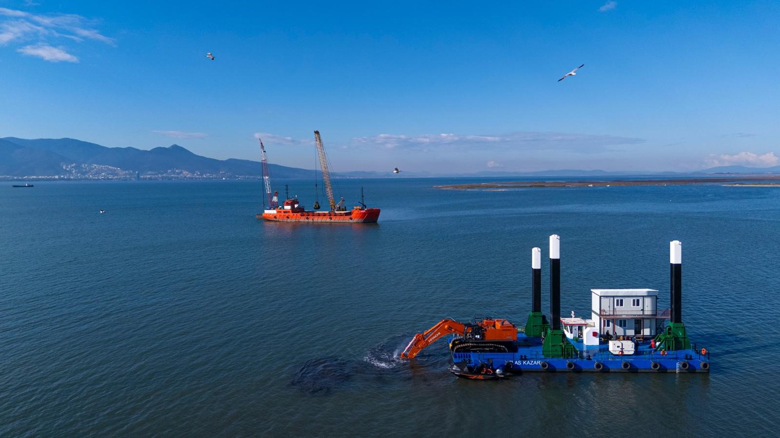 İzmir Körfezi'nden 1 milyon ton çamur çıkarıldı