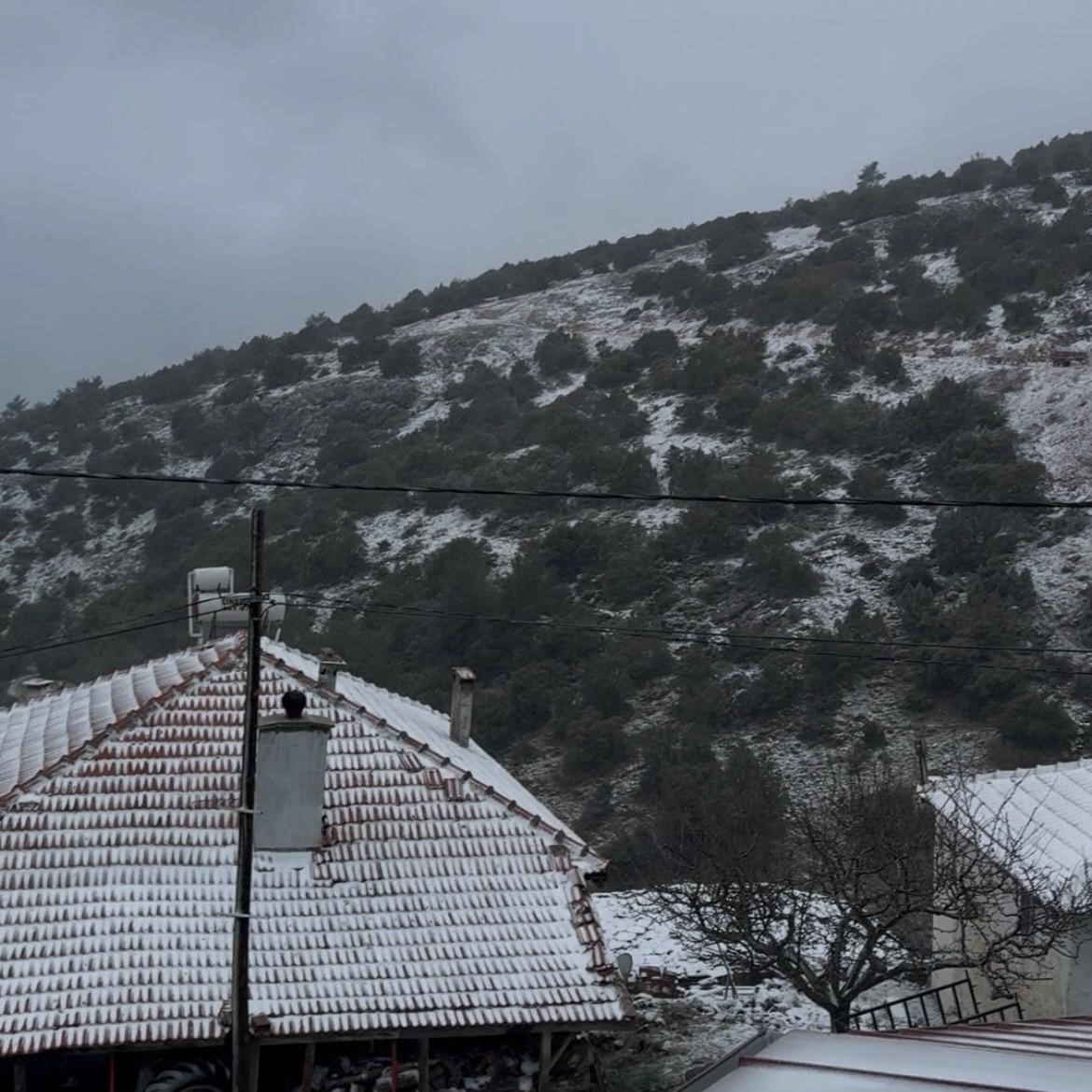 Spil, Nif Dağı, Bozdağ... Bayramın ilk gününde kar sürprizi