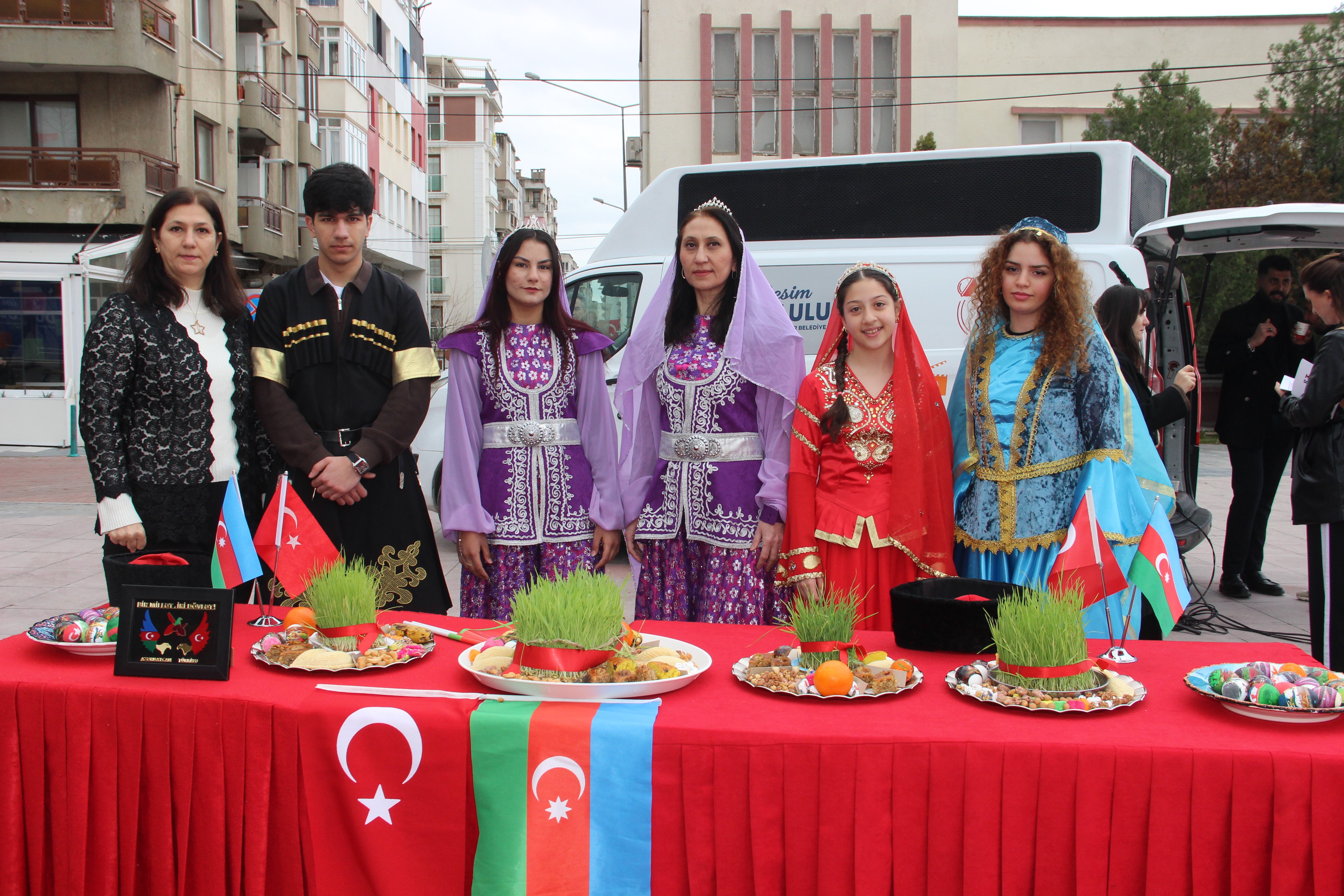 Mesir Macunundan alabilmek için kazanın içine girdiler