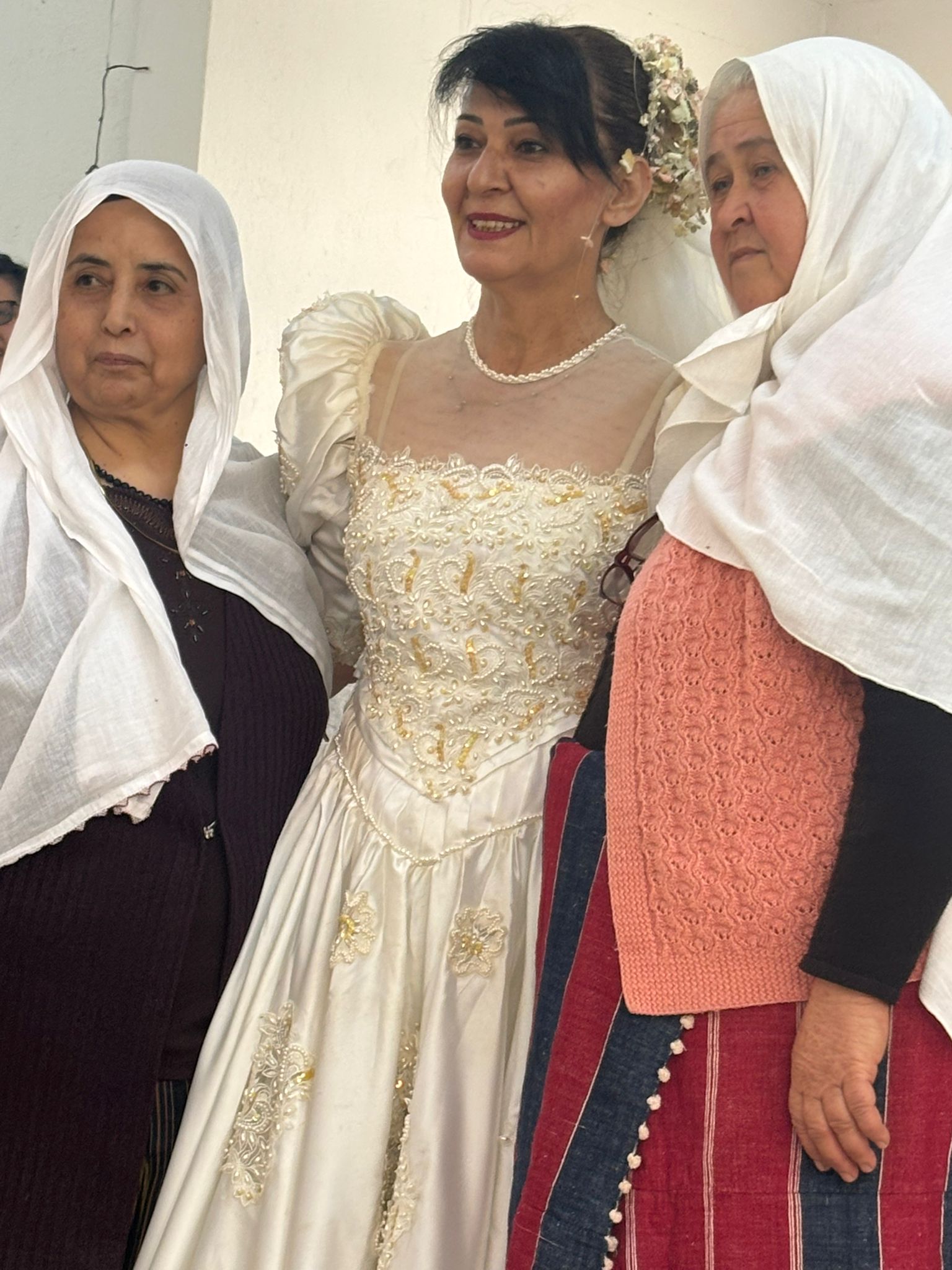 Gökkayalı kadınlardan örnek davranış: Defile geliriyle Atatürk büstü yenilenecek