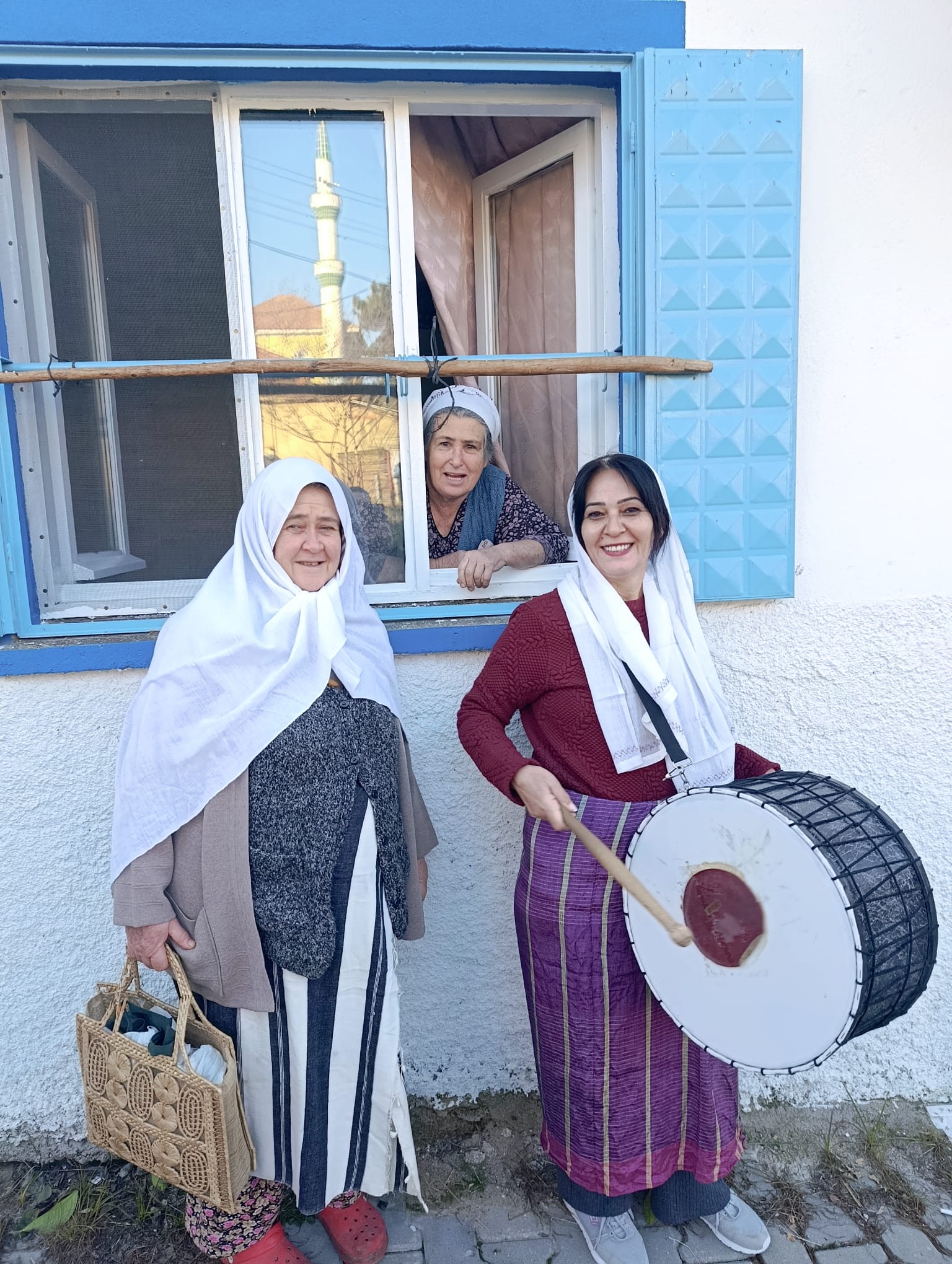 Gökkaya'da Kadınlar Davul Çalıp Bahşiş Topladı, Köylerini Yeşillendirdi