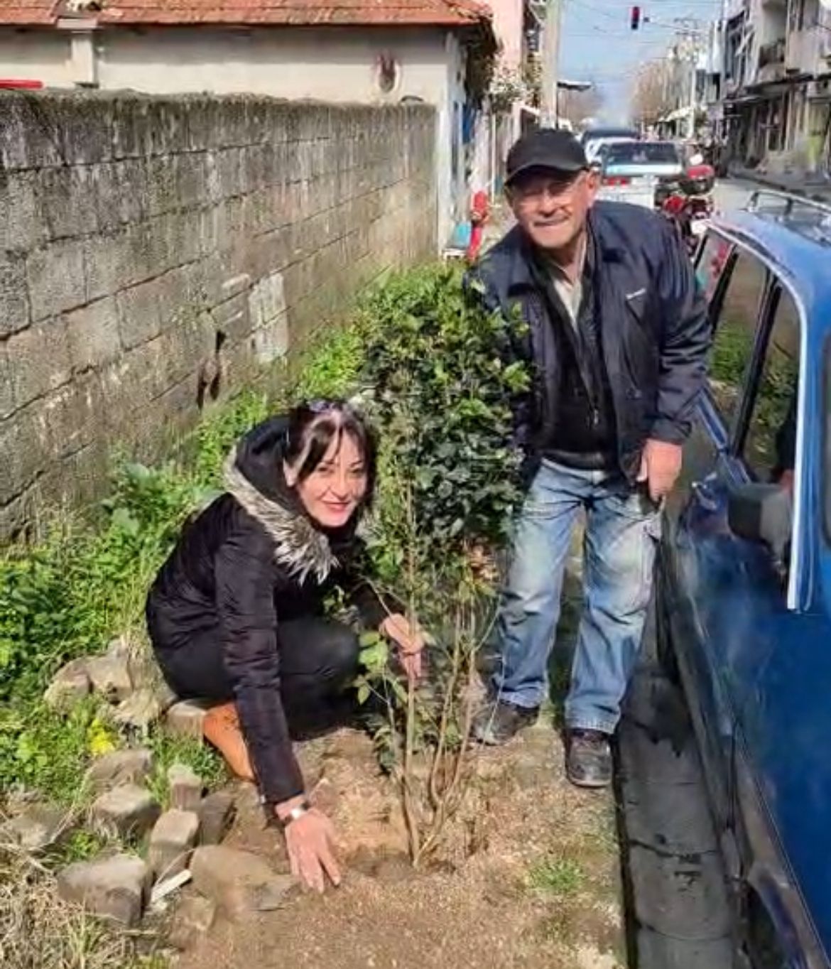 Gökkaya'da Kadınlar Davul Çalıp Bahşiş Topladı, Köylerini Yeşillendirdi