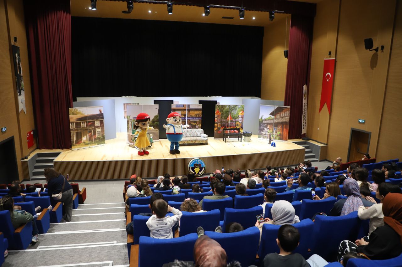 “Turgut ve Lulu” İlk Kez Sahne Aldı