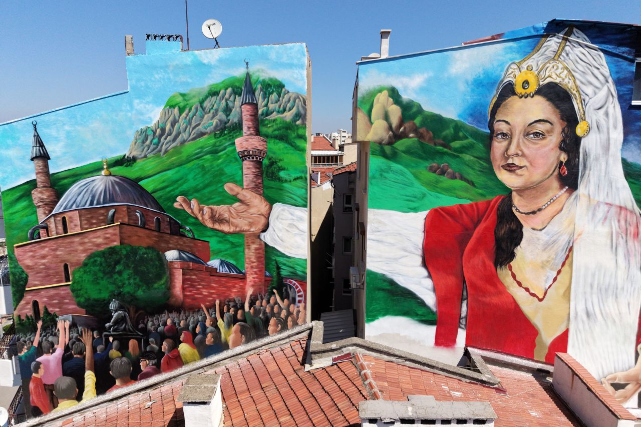 Manisa'da Mesir Macunu Festivali kapsamında duvarlar renklendi