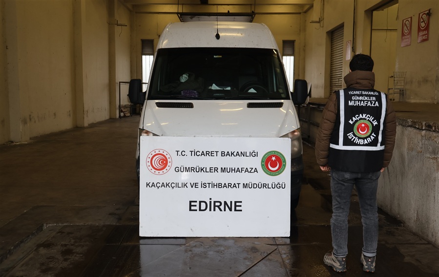Sınırda Operasyon: 233 kaçak araç ele geçirildi