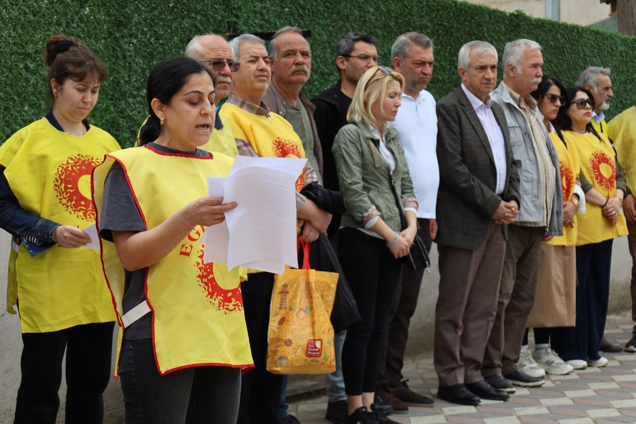 Eğitimde Şiddete Tepki: Turgutlu’da 'İnsan Zinciri' Oluşturuldu