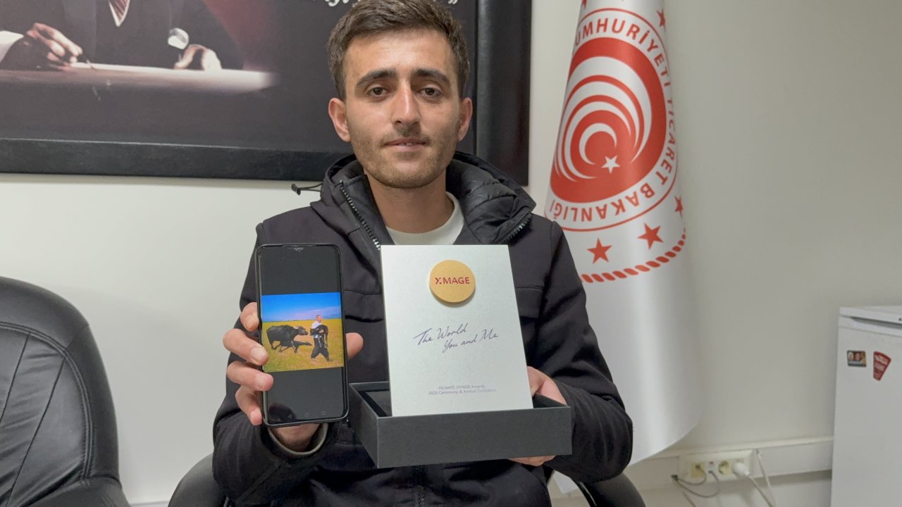 Amatör fotoğrafçının ödülü kendisine teslim edildi