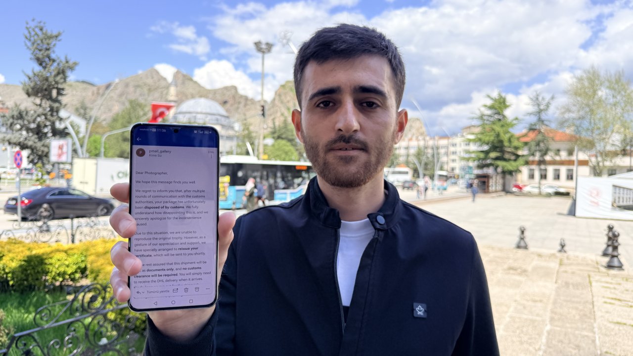 Amatör fotoğrafçının ödülü kendisine teslim edildi