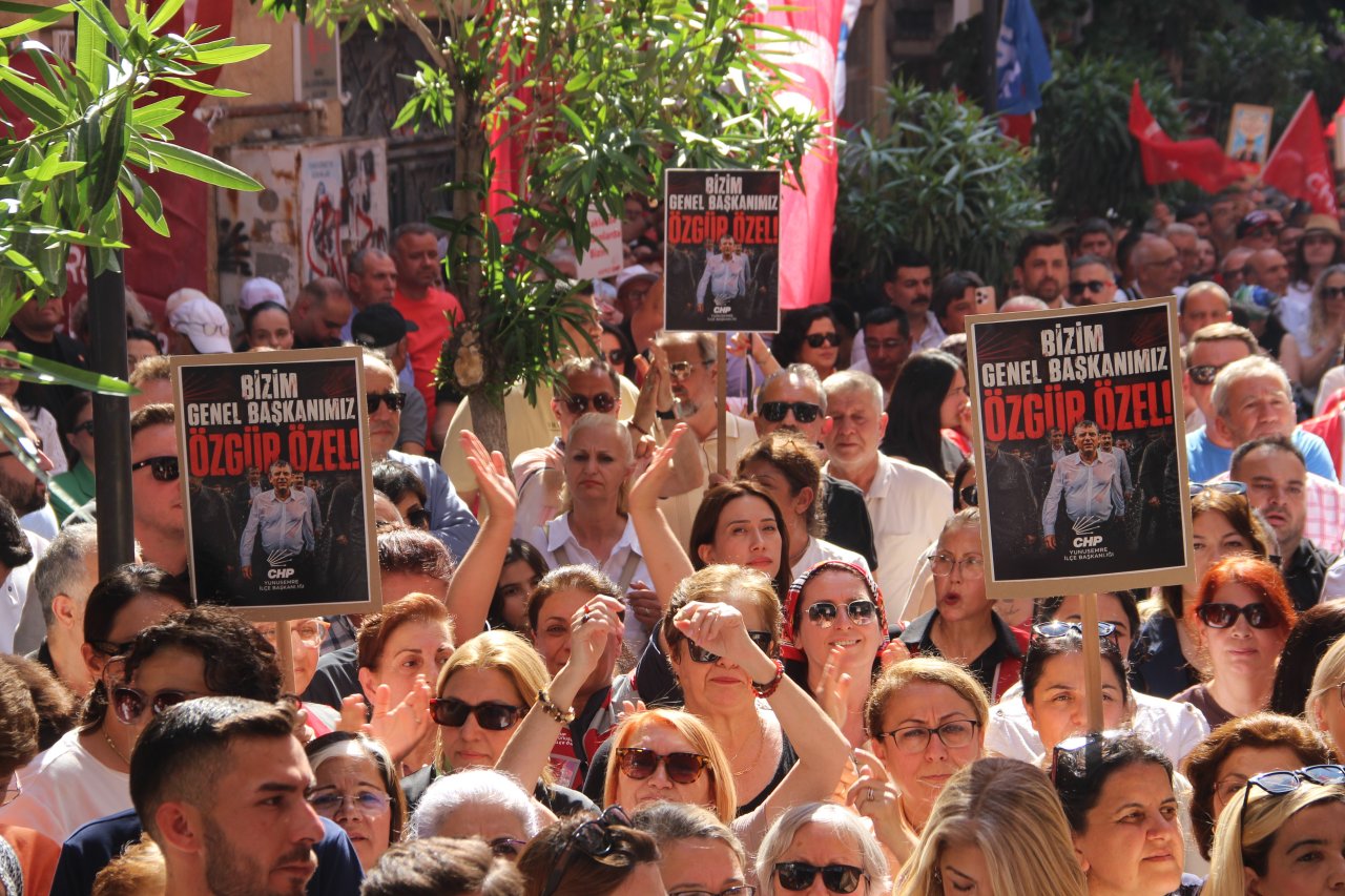 Özel memleketi Manisa'da konuştu: "Baş veririm partiyi kimseye teslim etmem"