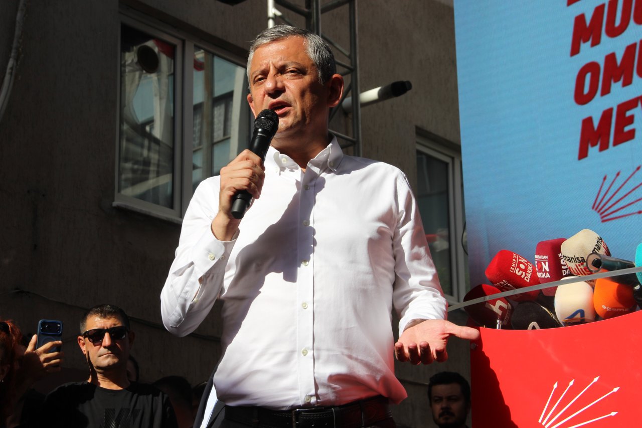Özel memleketi Manisa'da konuştu: "Baş veririm partiyi kimseye teslim etmem"