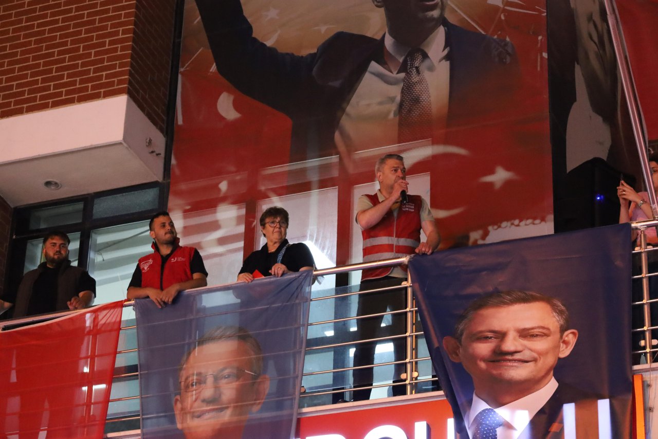 Turgutlu’da mutlak butlan tepkisi! Protesto yürüyüşü düzenlendi