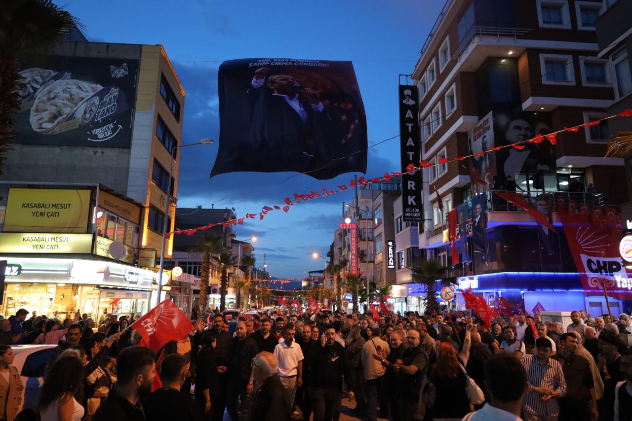 Turgutlu’da mutlak butlan tepkisi! Protesto yürüyüşü düzenlendi